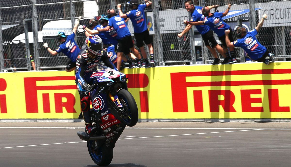Toprak Razgatlioglu entra en meta como ganador, WSBK Indonesia 2022 Toprak Razgatlioglu entra en meta como ganador, WSBK Indonesia 2022