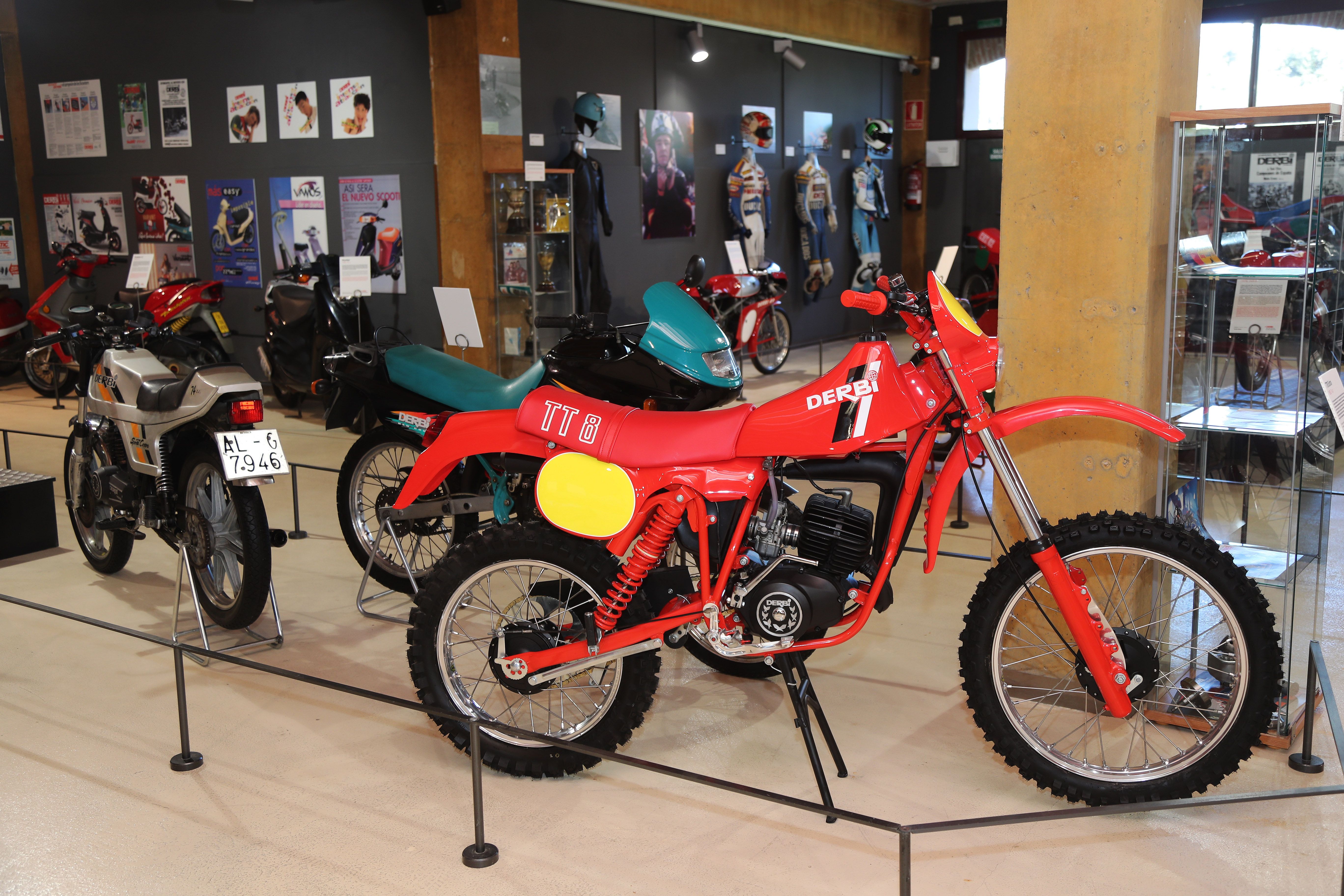  Exposición "+ DERBI, de las calles a los circuitos" Museo Moto Bassella