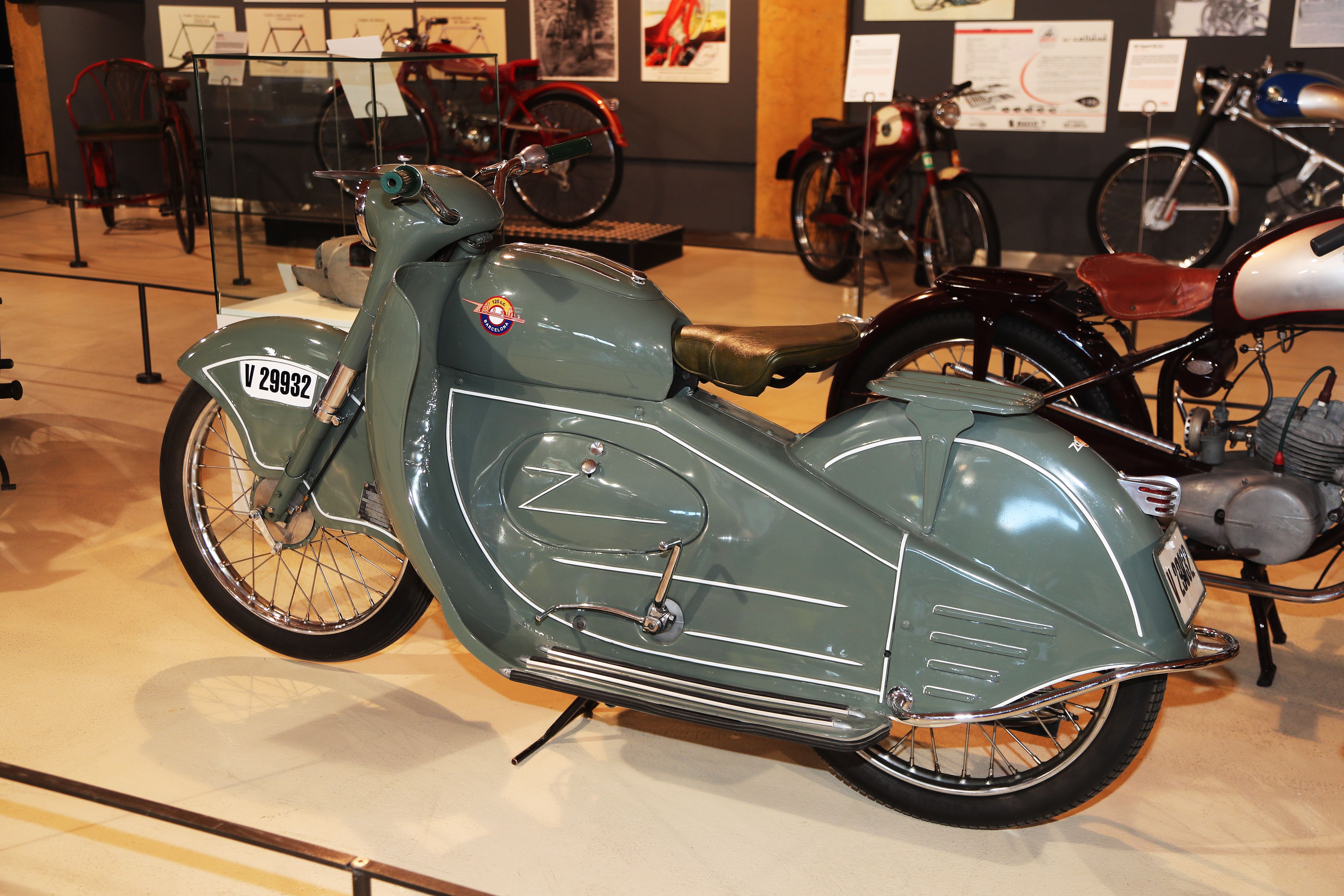  Exposición "+ DERBI, de las calles a los circuitos" Museo Moto Bassella