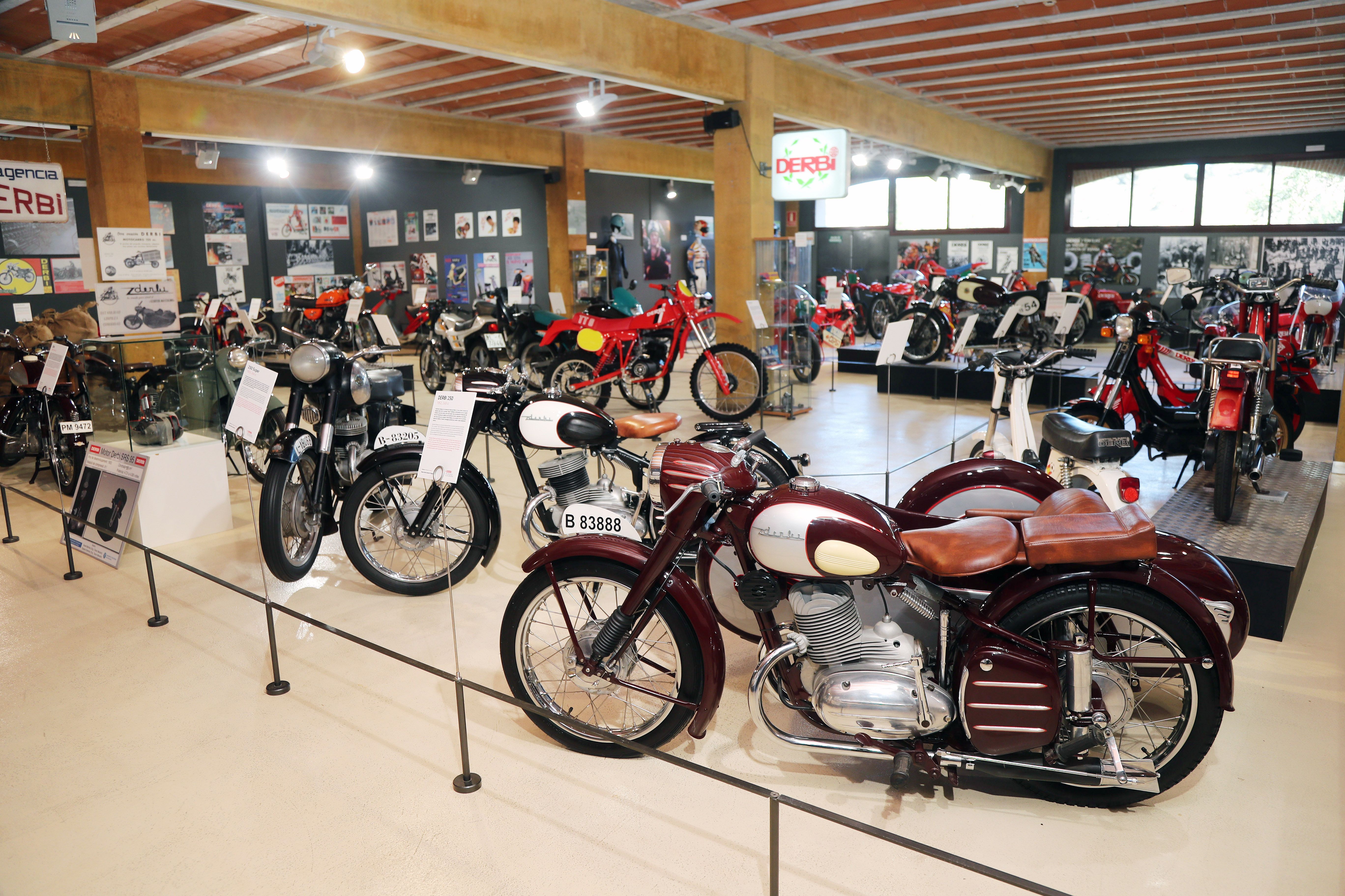  Exposición "+ DERBI, de las calles a los circuitos" Museo Moto Bassella