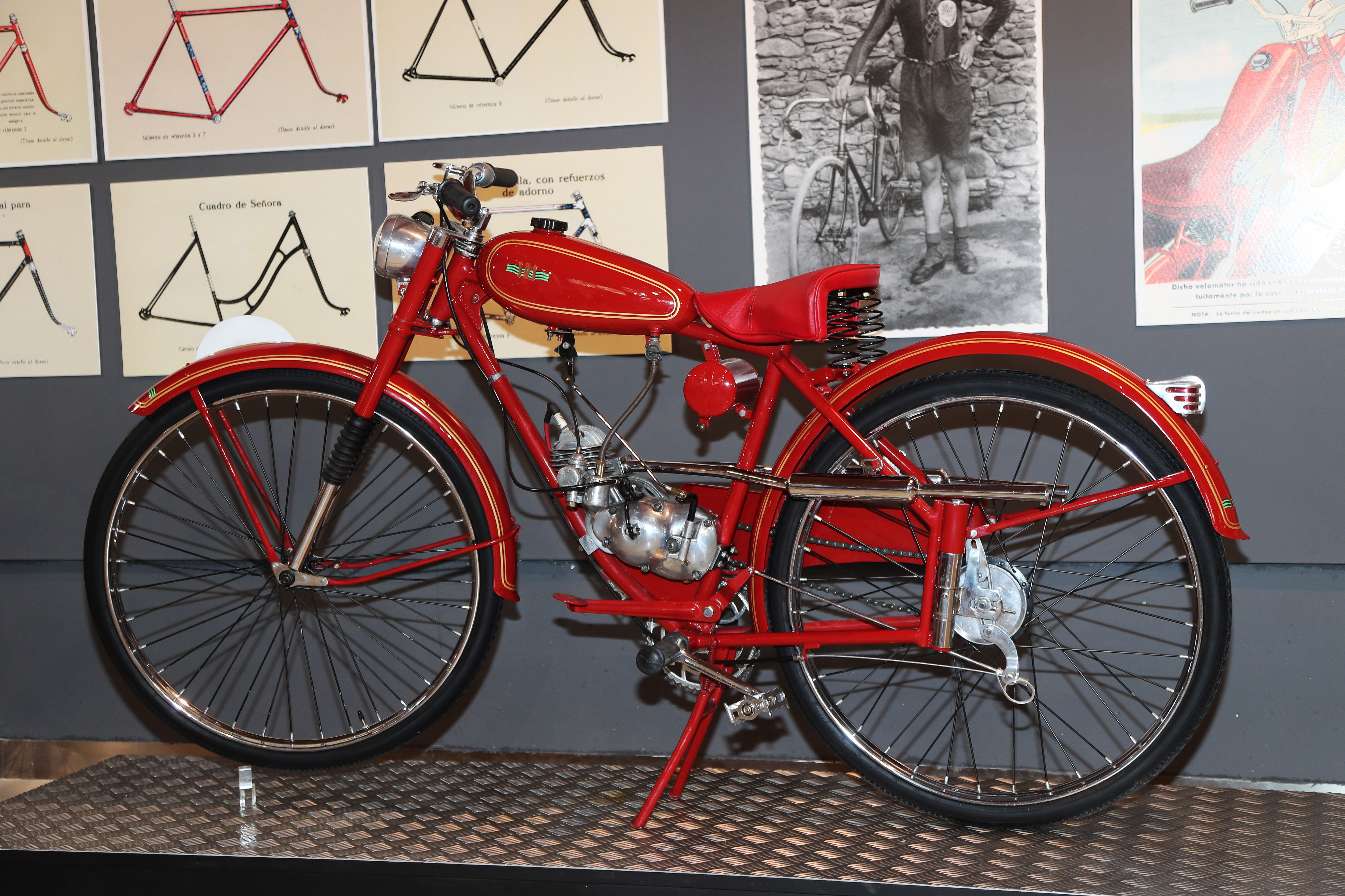 Exposición "+ DERBI, de las calles a los circuitos" Museo Moto Bassella