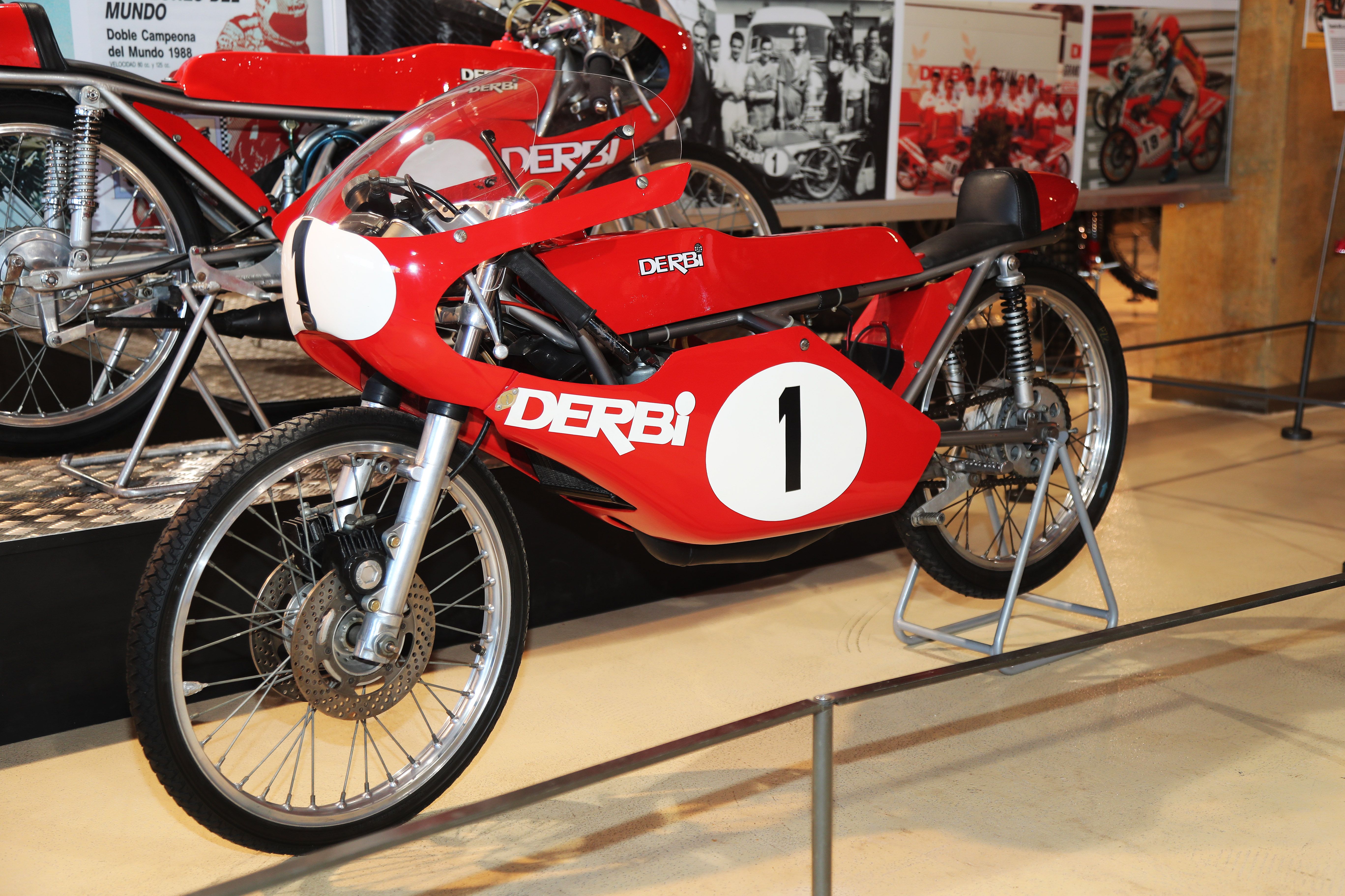  Exposición "+ DERBI, de las calles a los circuitos" Museo Moto Bassella