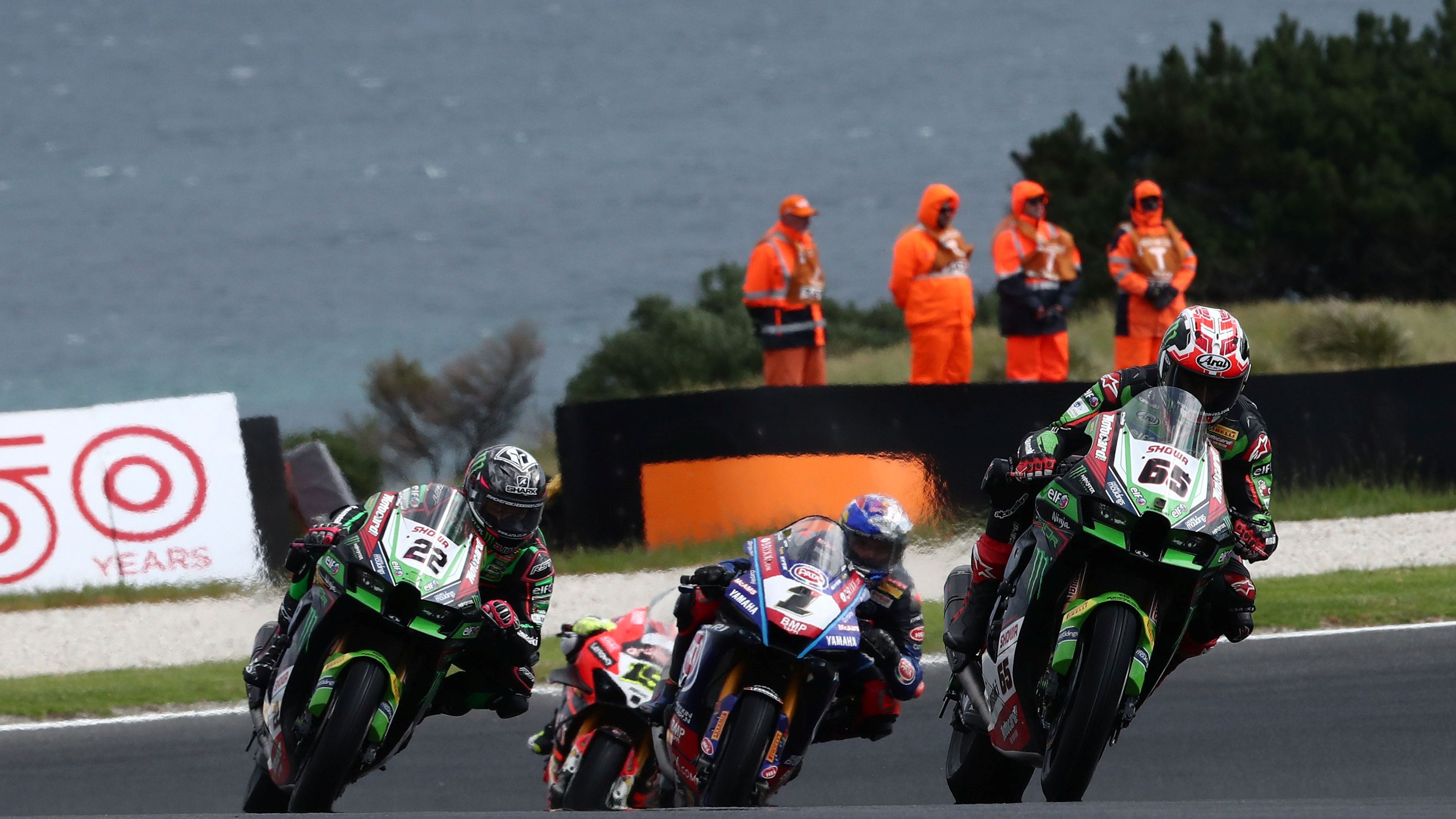 Jonathan Rea en Phillip Island seguido por Toprak Razgatlioglu, Alex Lowes y Álvaro Bautista