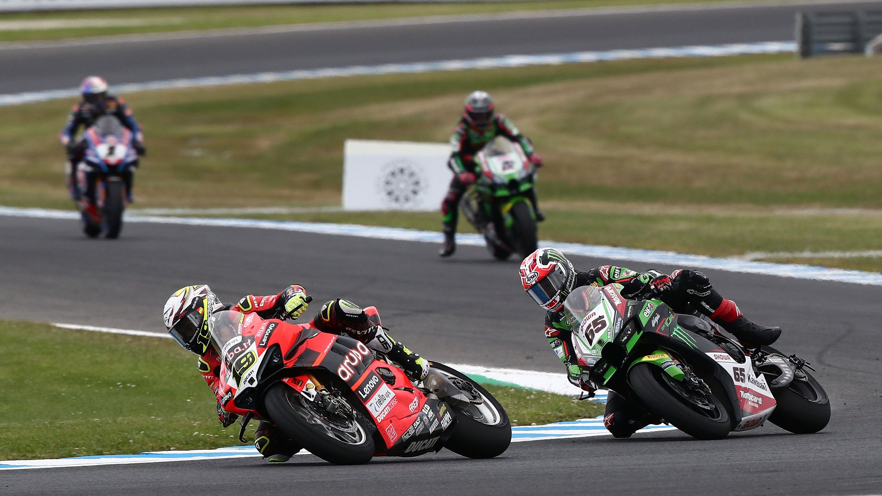 Álvaro Bautista y Jonathan Rea se escapan de Alex Lowes y Toprak Razgatlioglu en Phillip Island