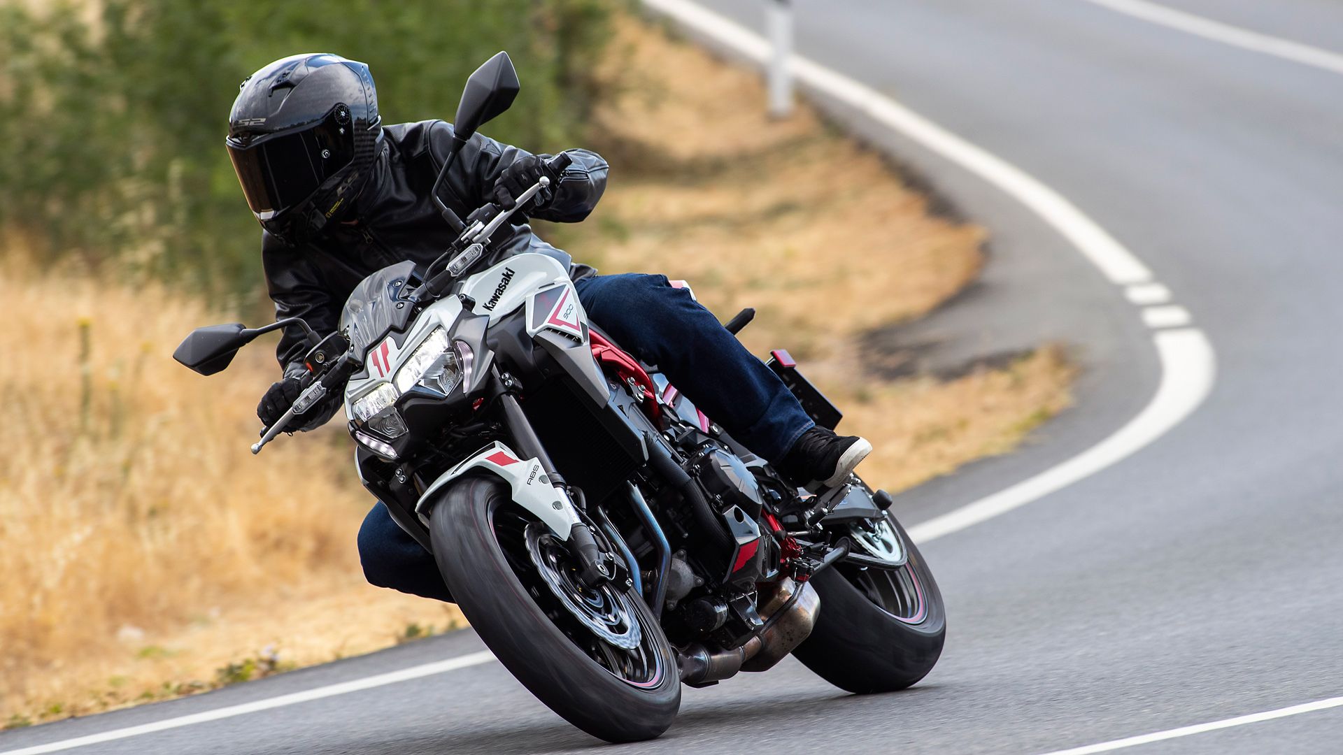 Kawasaki Z900 2022 Accion (1)