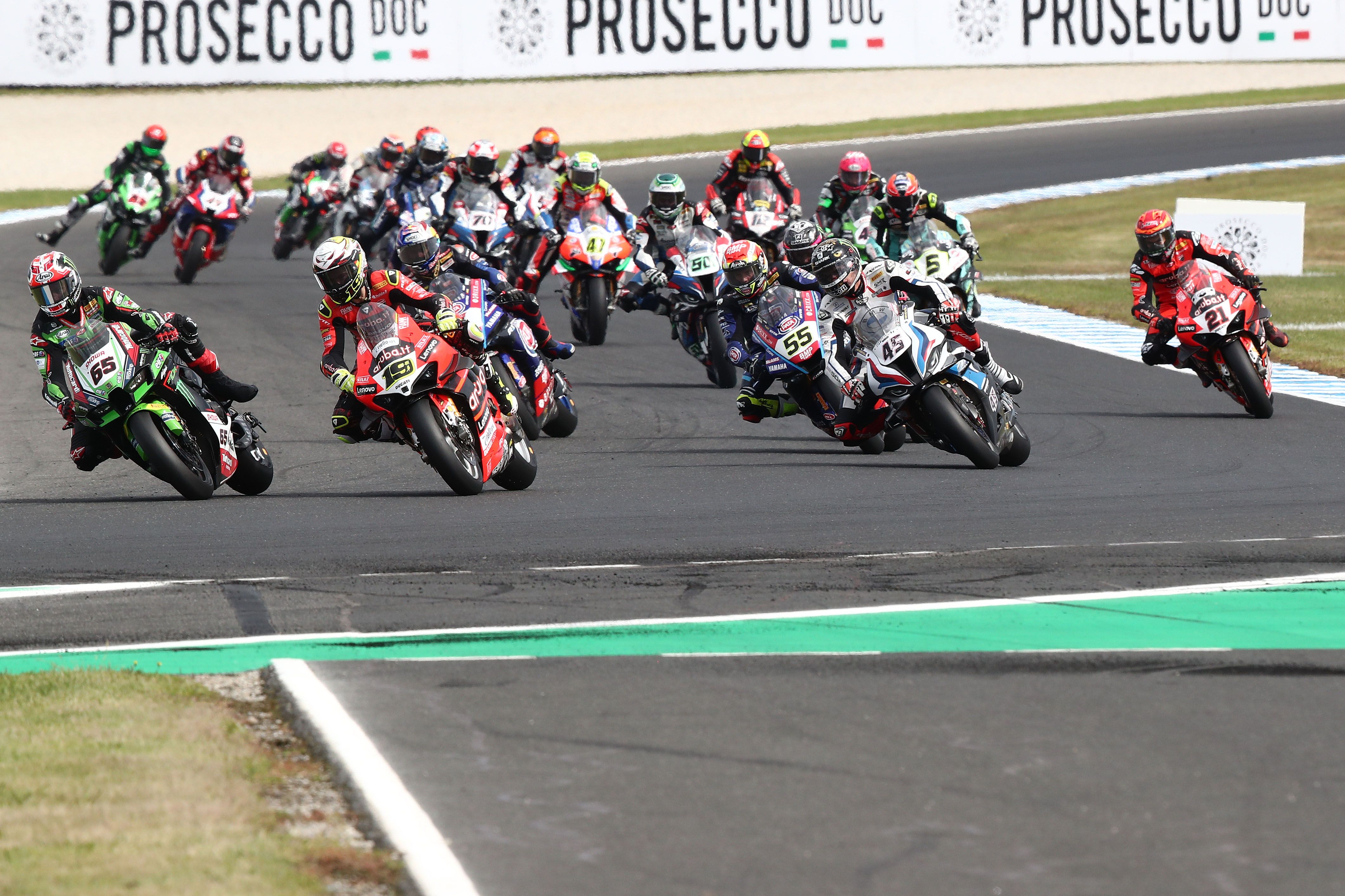 Jonathan Rea y Álvaro Bautista toman la delantera en la salida, WSBK Australia 2022