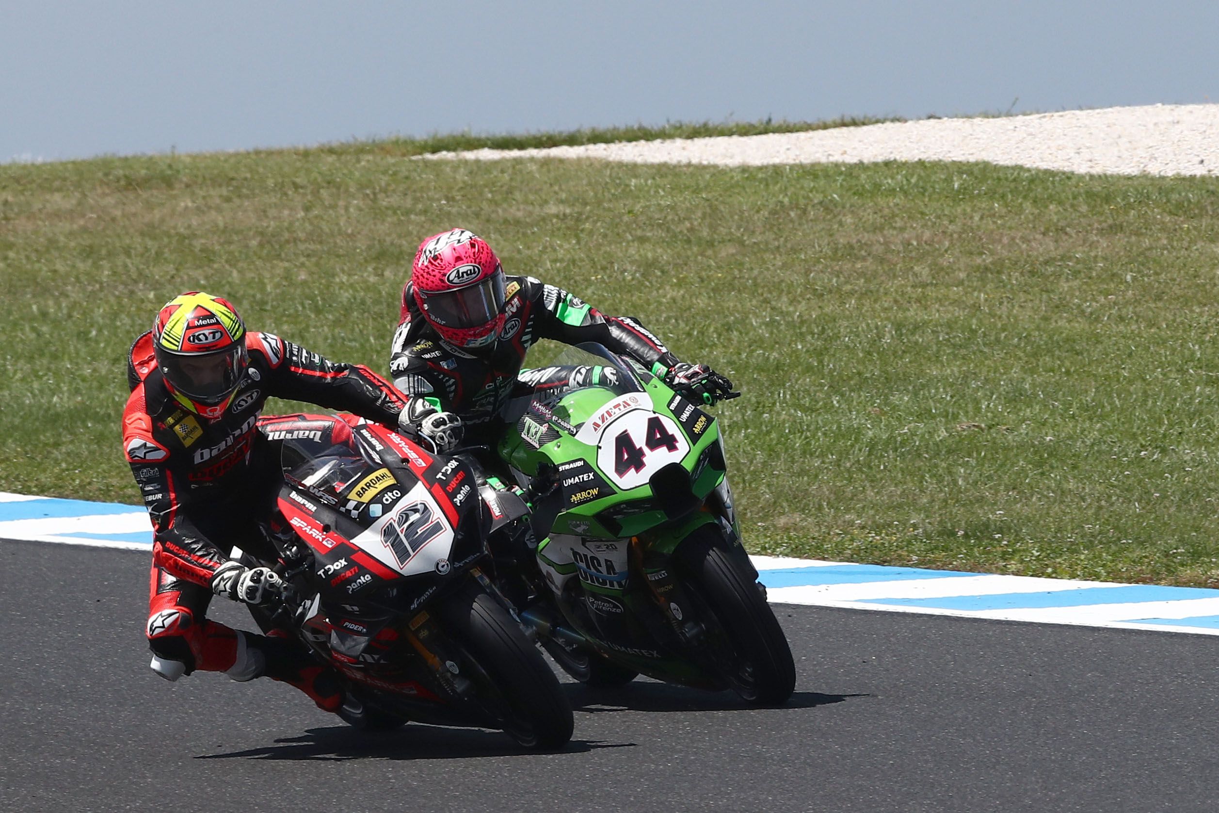 Xavi Forés supera a Lucas Mahias, WSBK Australia 2022
