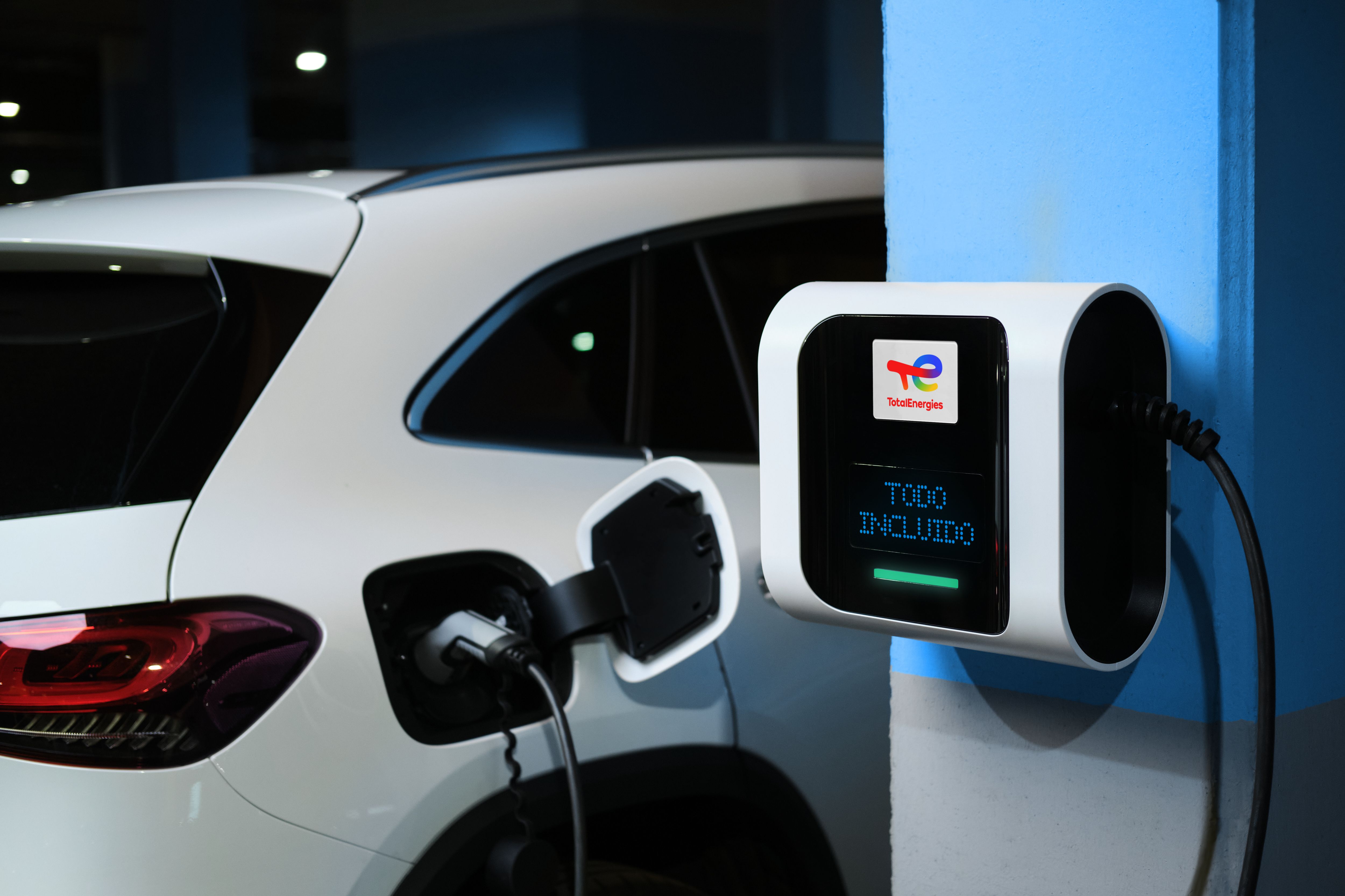 ¿Pensando en pasarte a un vehículo eléctrico? Cómo instalar tu punto de recarga en casa
