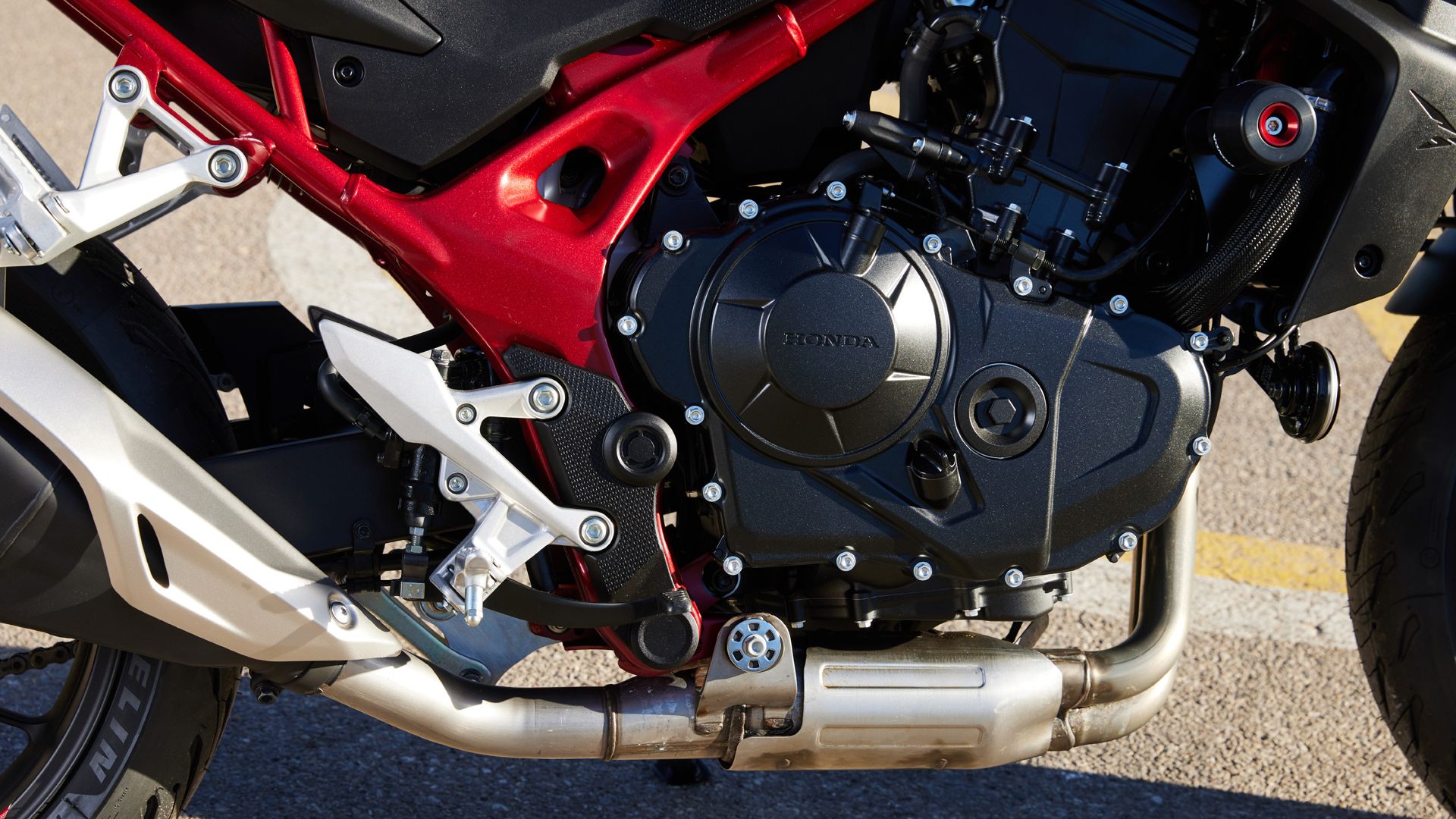 Honda CB750 Hornet 2023 Detalles (7)