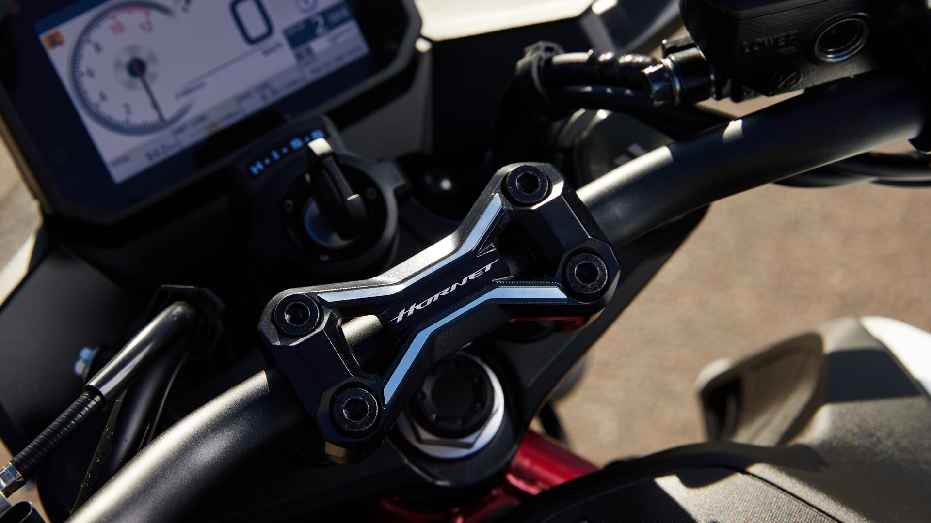 Honda CB750 Hornet 2023 Detalles (9)