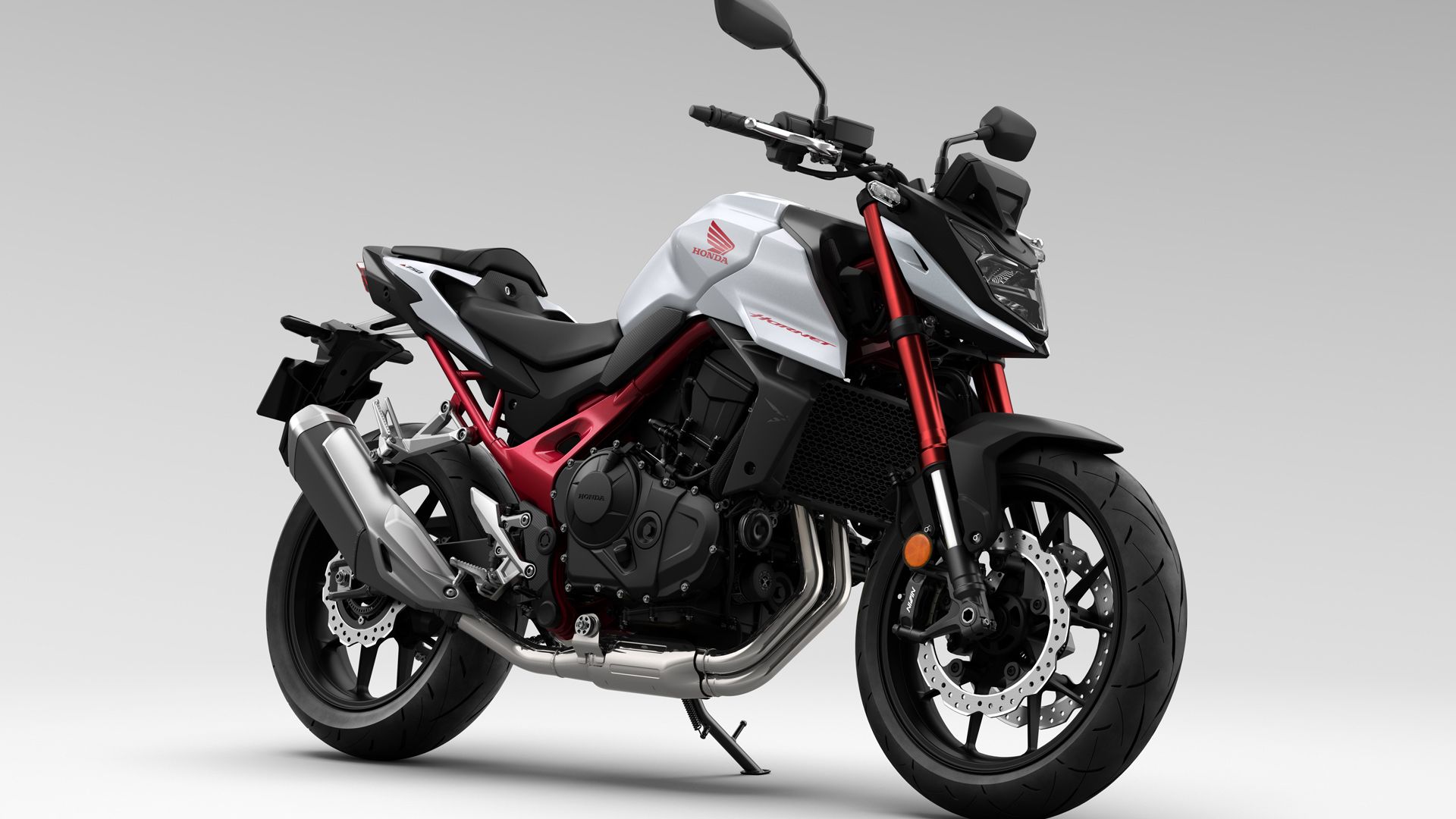 Honda CB750 Hornet 2023 Estudio (4)