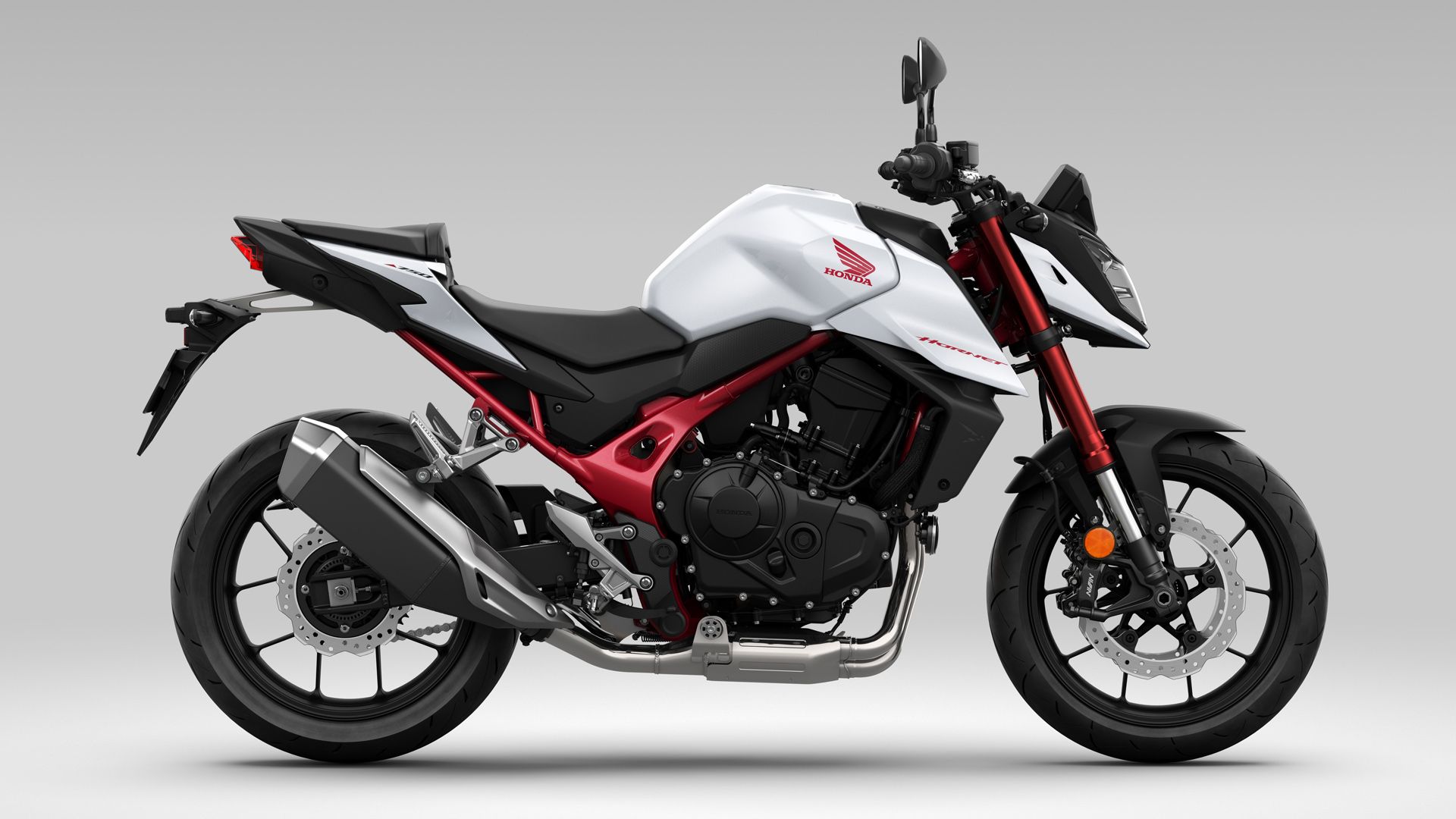 Honda CB750 Hornet 2023 Estudio