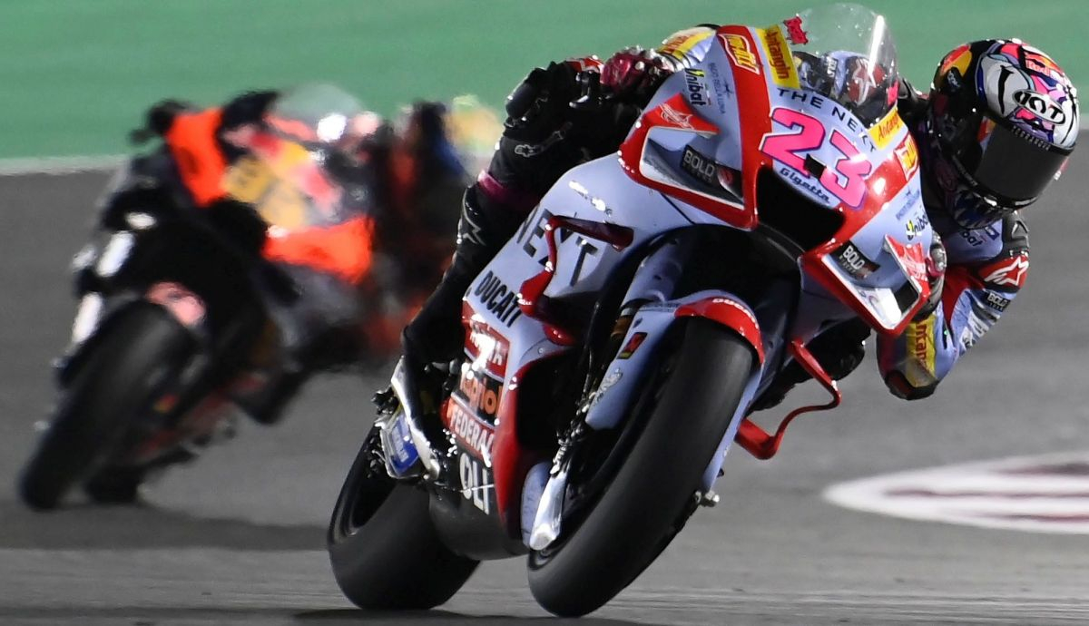 Enea Bastianini y Brad Binder en la carrera inaugural de Qatar Enea Bastianini y Brad Binder en la carrera inaugural de Qatar