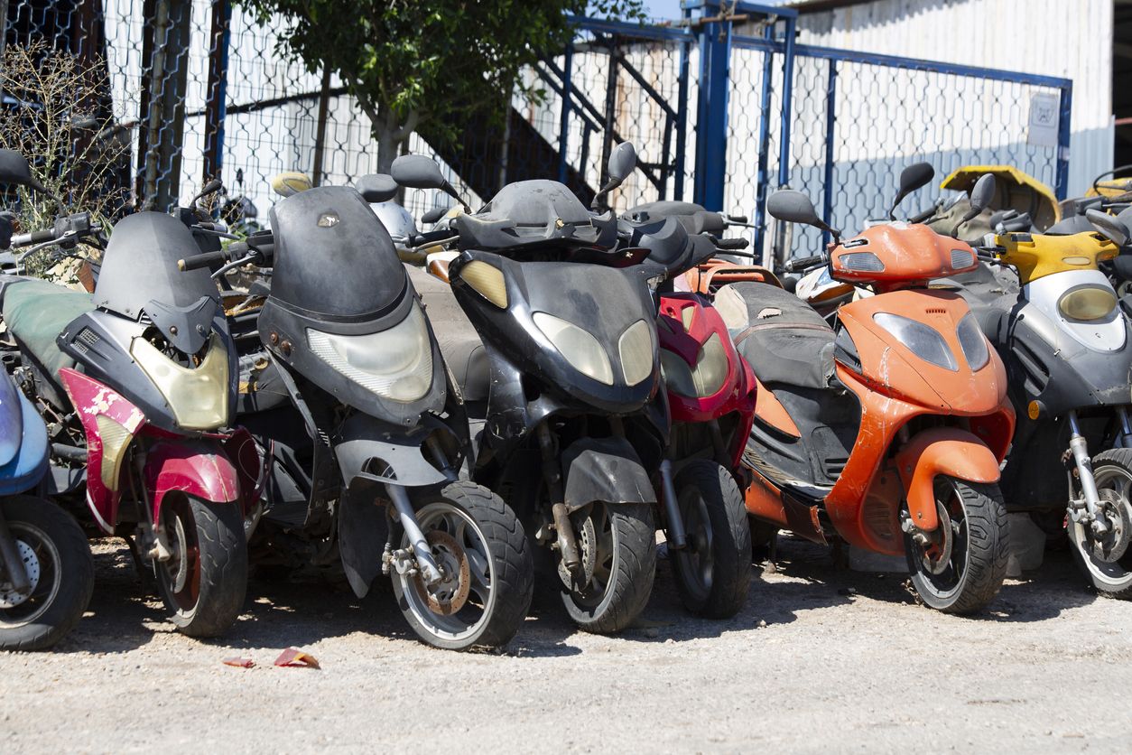 Foto de uno de todos los desguaces de motos que hay en España