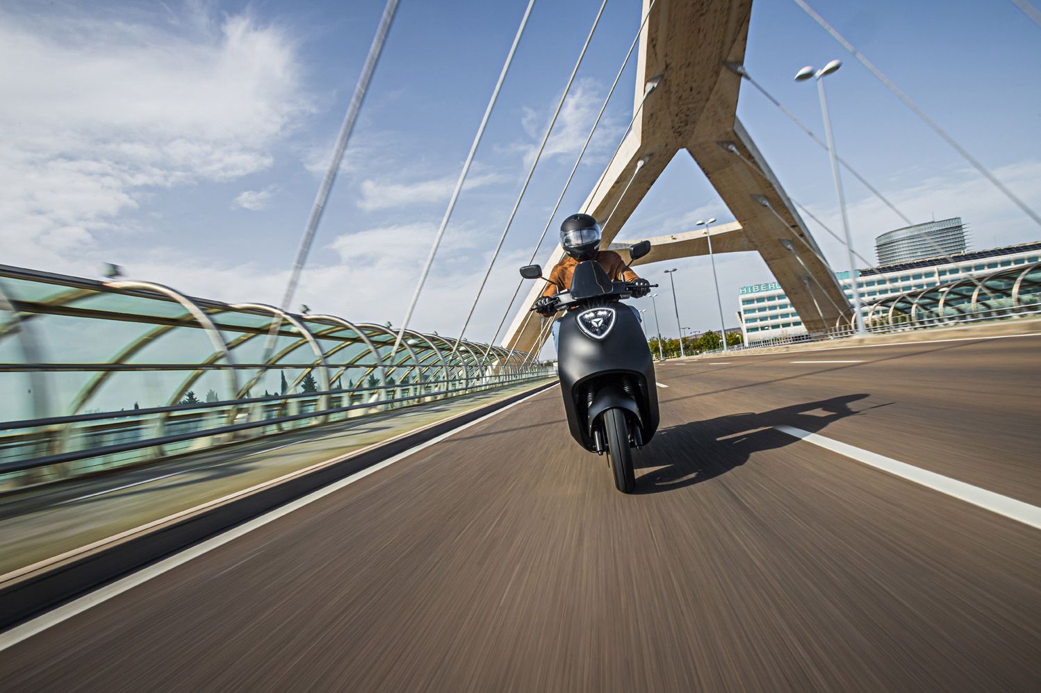 Yadea C1S Pro   YADEA scooters eléctricos