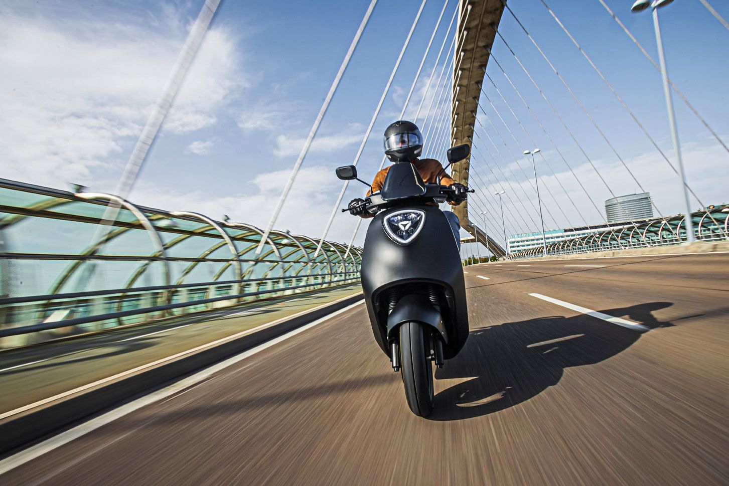 Yadea C1S Pro   YADEA scooters eléctricos