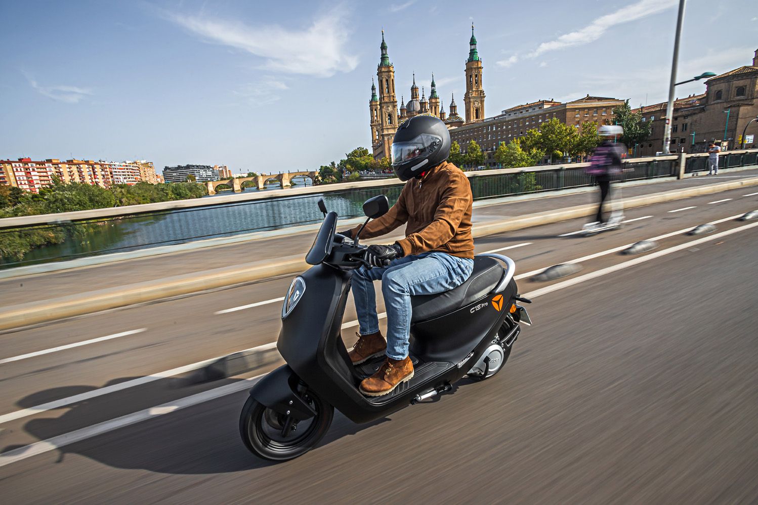 Yadea C1S Pro   YADEA scooters eléctricos