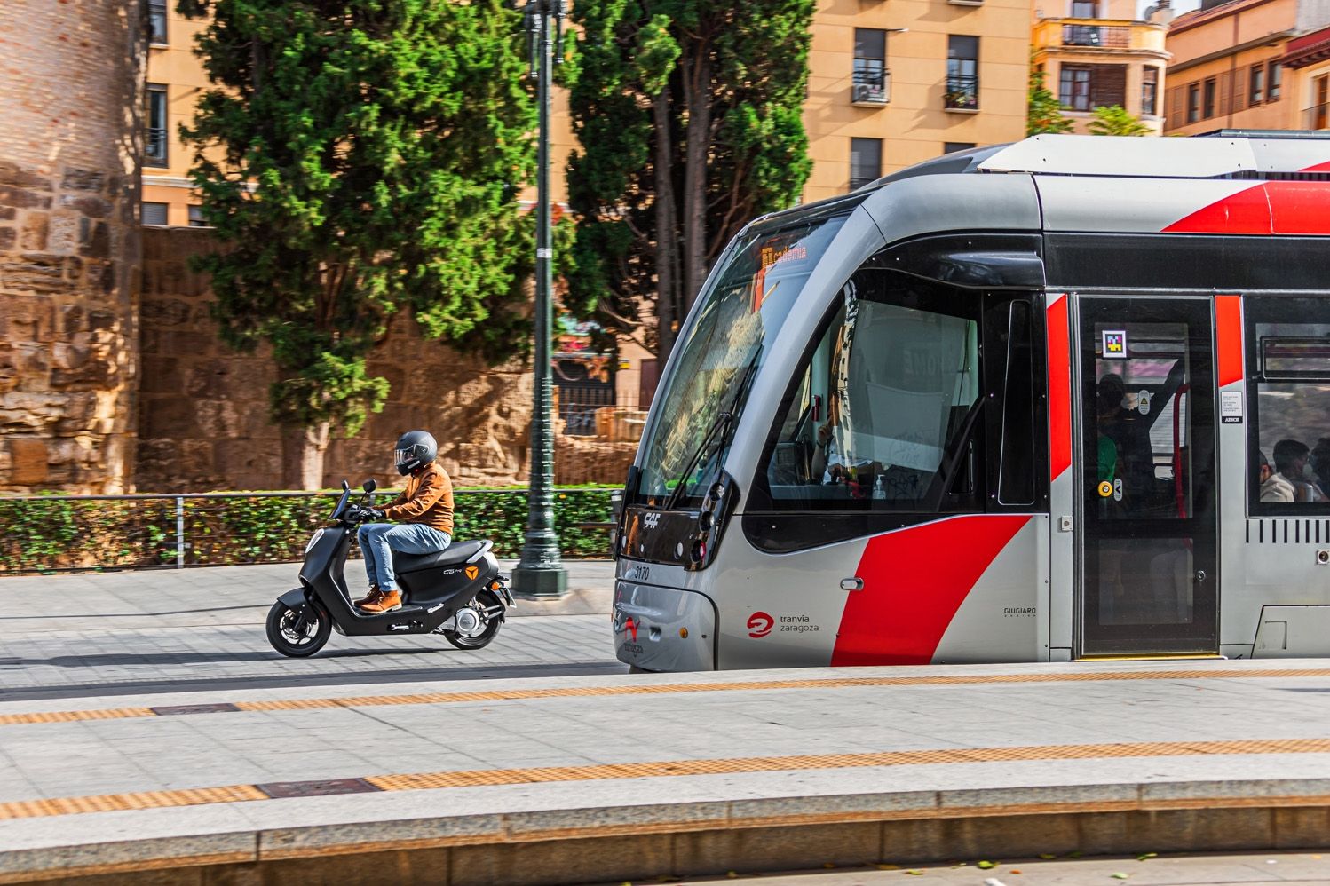 Yadea C1S Pro  YADEA scooters eléctricos