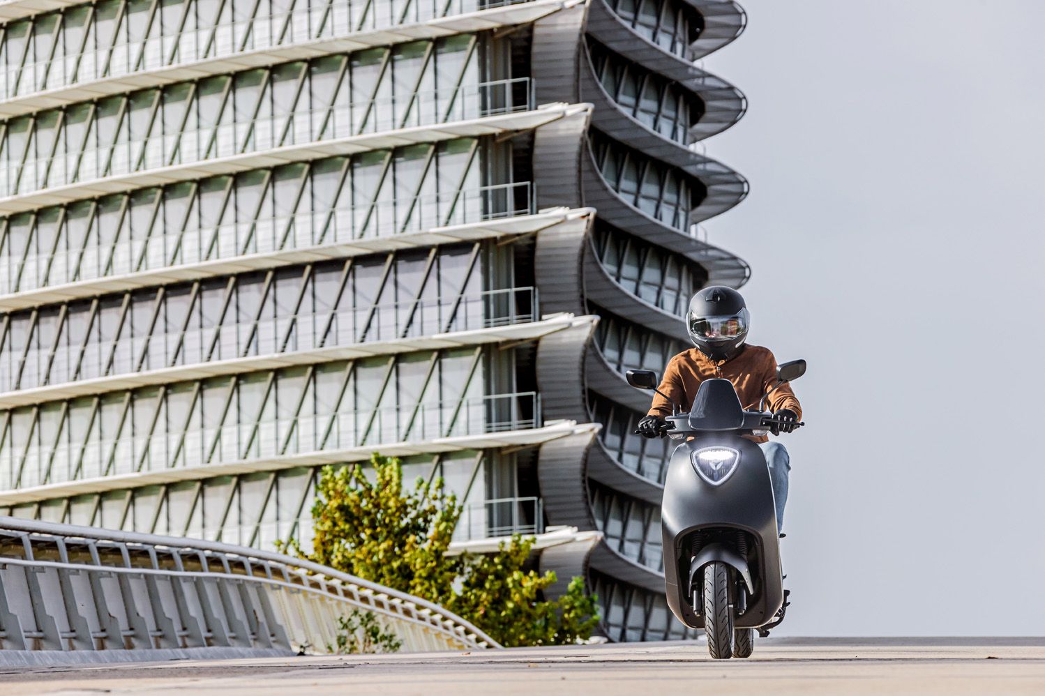 Yadea C1S Pro   YADEA scooters eléctricos