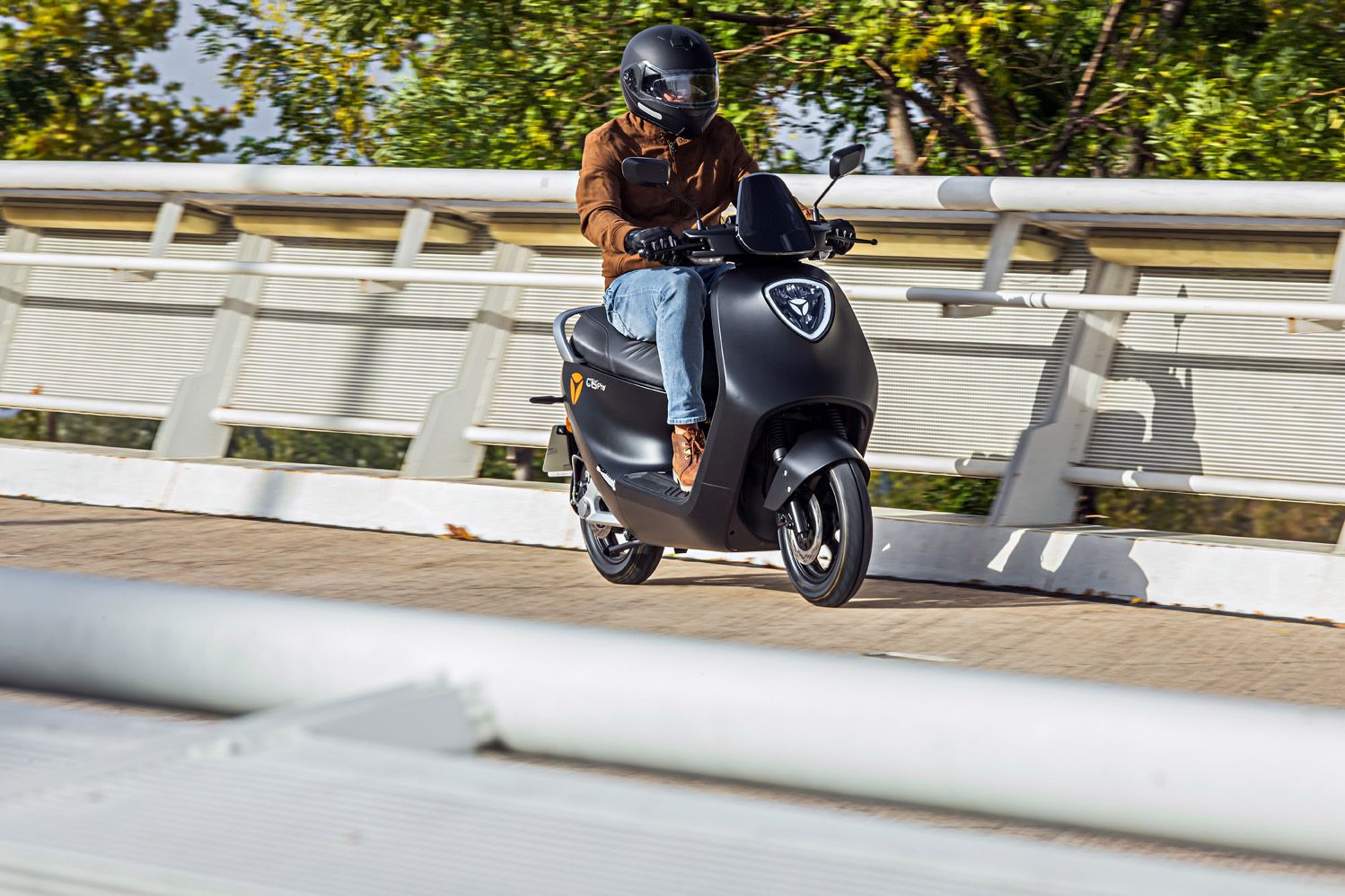 Yadea C1S Pro   YADEA scooters eléctricos