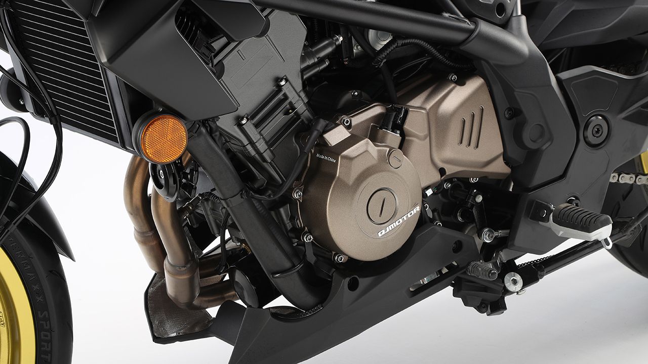 QJ Motor SRK 400.