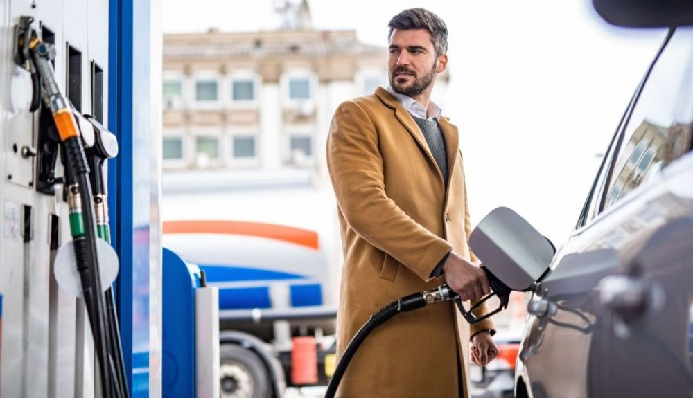 Las gasolineras alertan de qué ocurrirá al echar gasolina o diésel si cambian las bonificaciones Las gasolineras alertan de qué ocurrirá al echar gasolina o diésel si cambian las bonificaciones