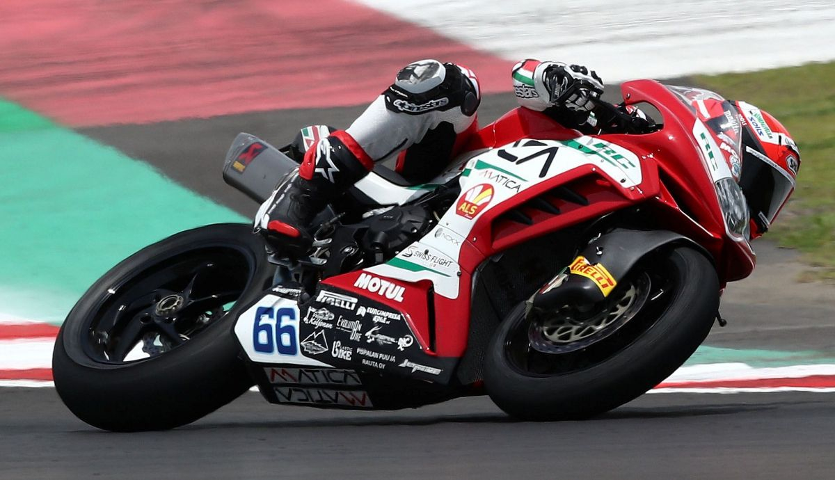 Niki Tuuli devolvió a MV Agusta a lo más alto del podio en Supersport 2022