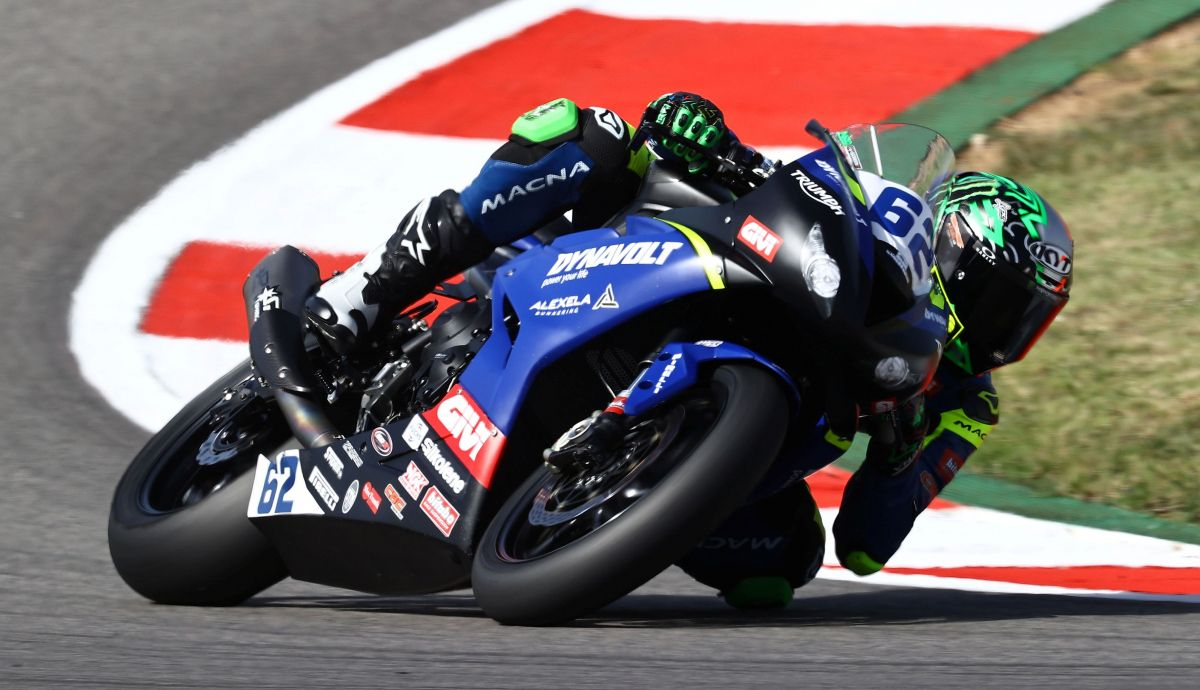Stefano Manzi consiguió en 2022 el primer triunfo de Triumph en Supersport