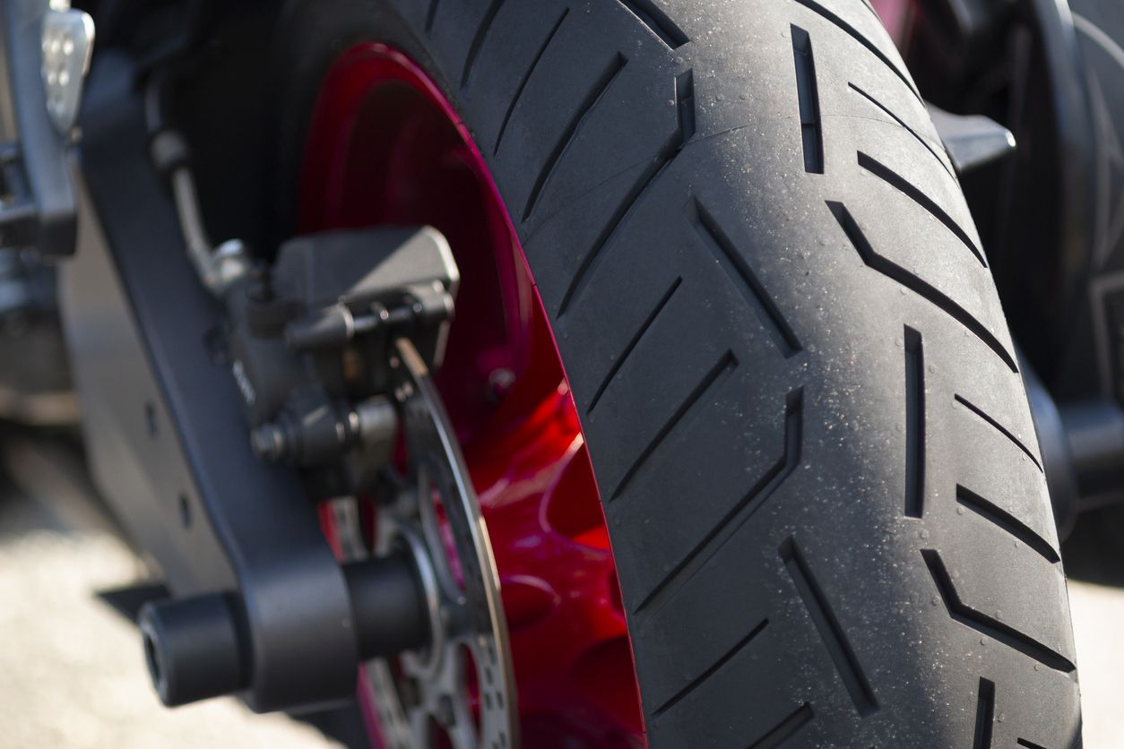 Cómo inflar los neumáticos de la moto