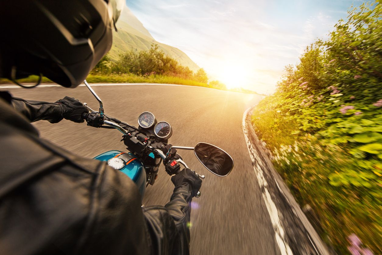 Límite de velocidad para motos en carreteras españolas
