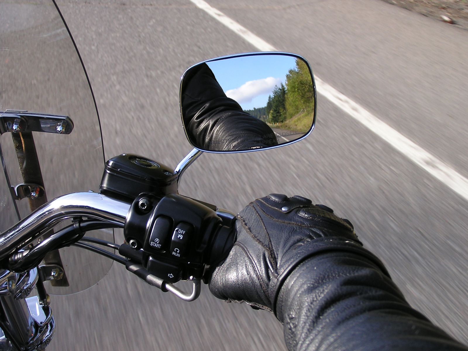 El retrovisor es obligatorio en la moto