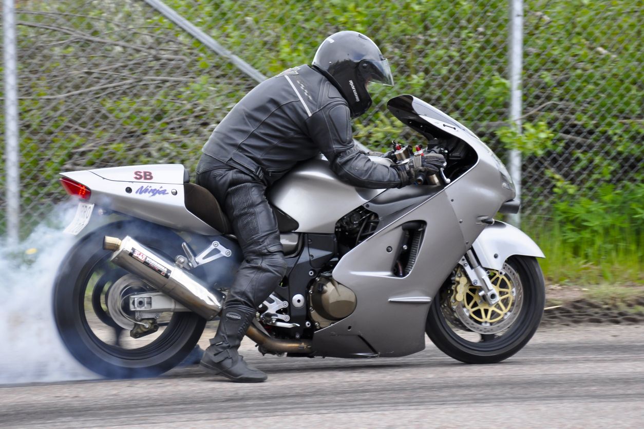 Qué hacer cuando tu moto derrapa