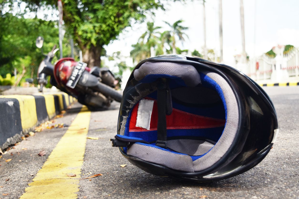 Revisa si tu seguro cubre una caída de la moto