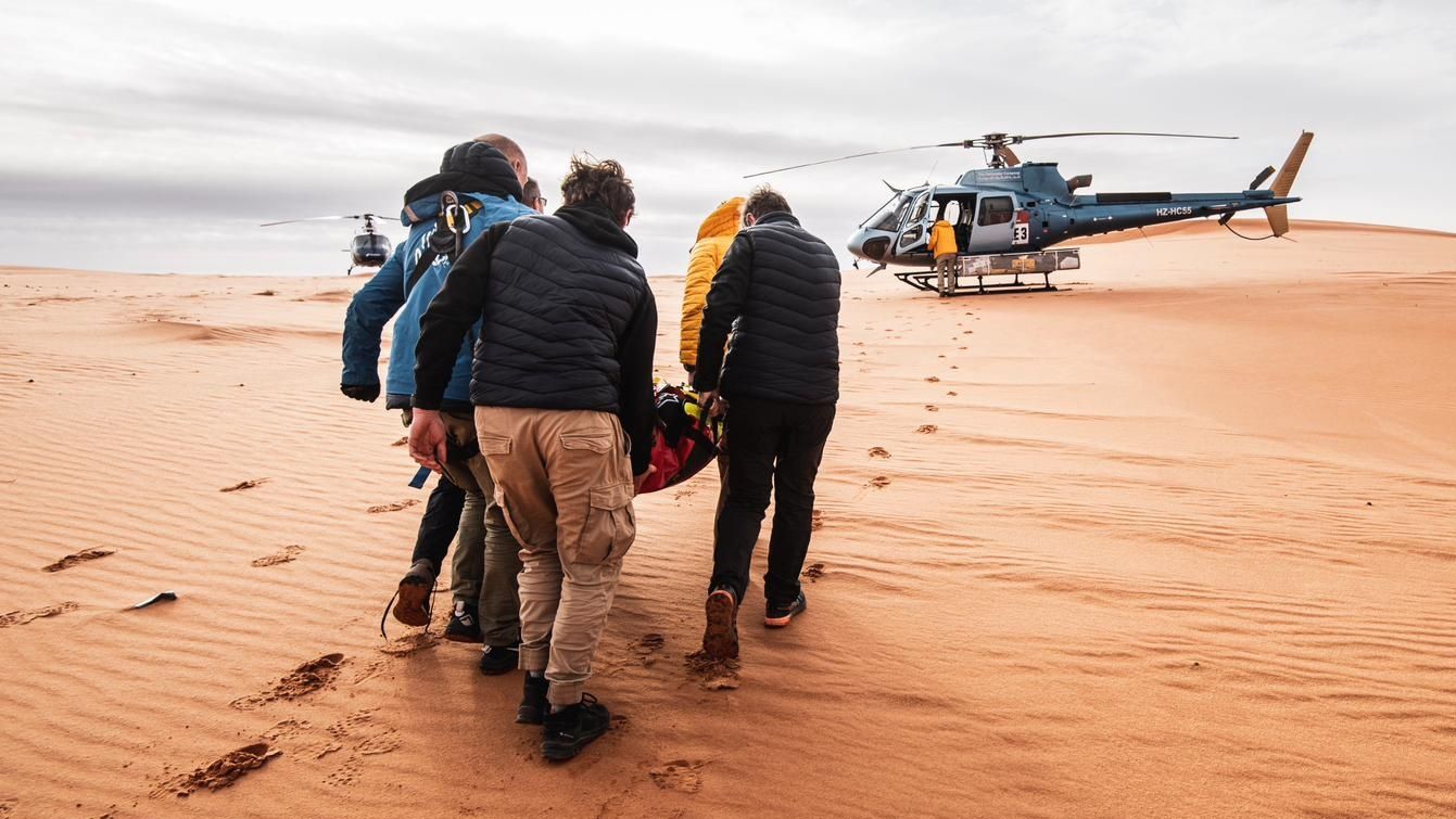 Joan Barreda es evacuado tras la caída que le ha hecho abadonar el Dakar 2023