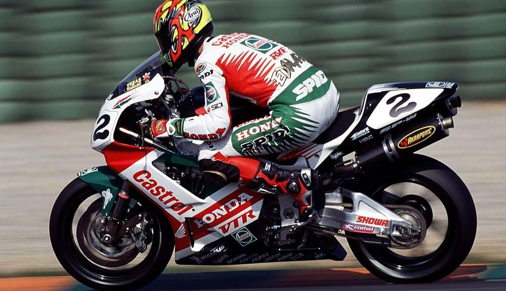 Honda y Akrapovic conquistaron el Mundial de Superbike con Colin Edwards Honda y Akrapovic conquistaron el Mundial de Superbike con Colin Edwards