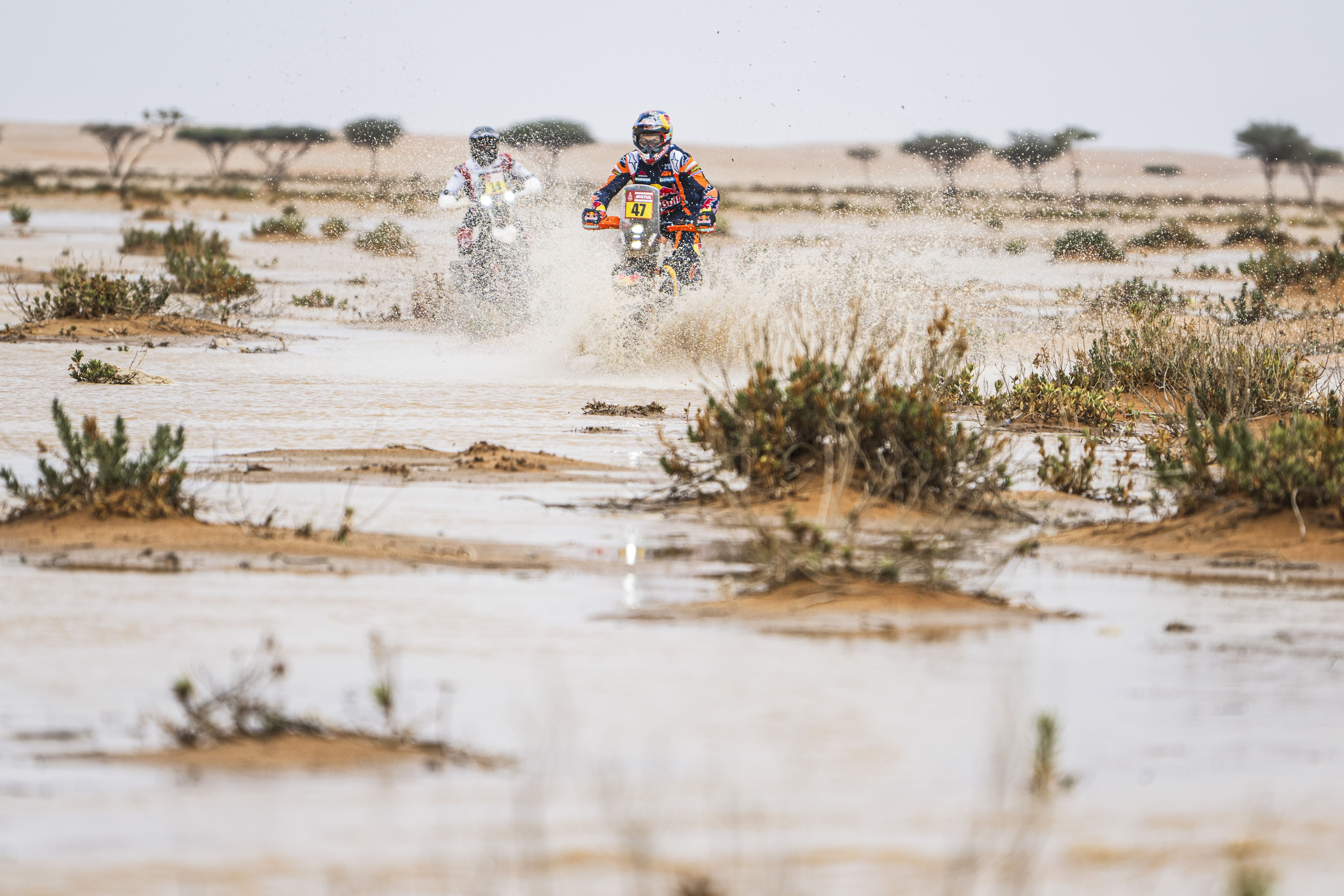 Kevin Benavides y Sebastian Buhler en la etapa 9 del Dakar 2023