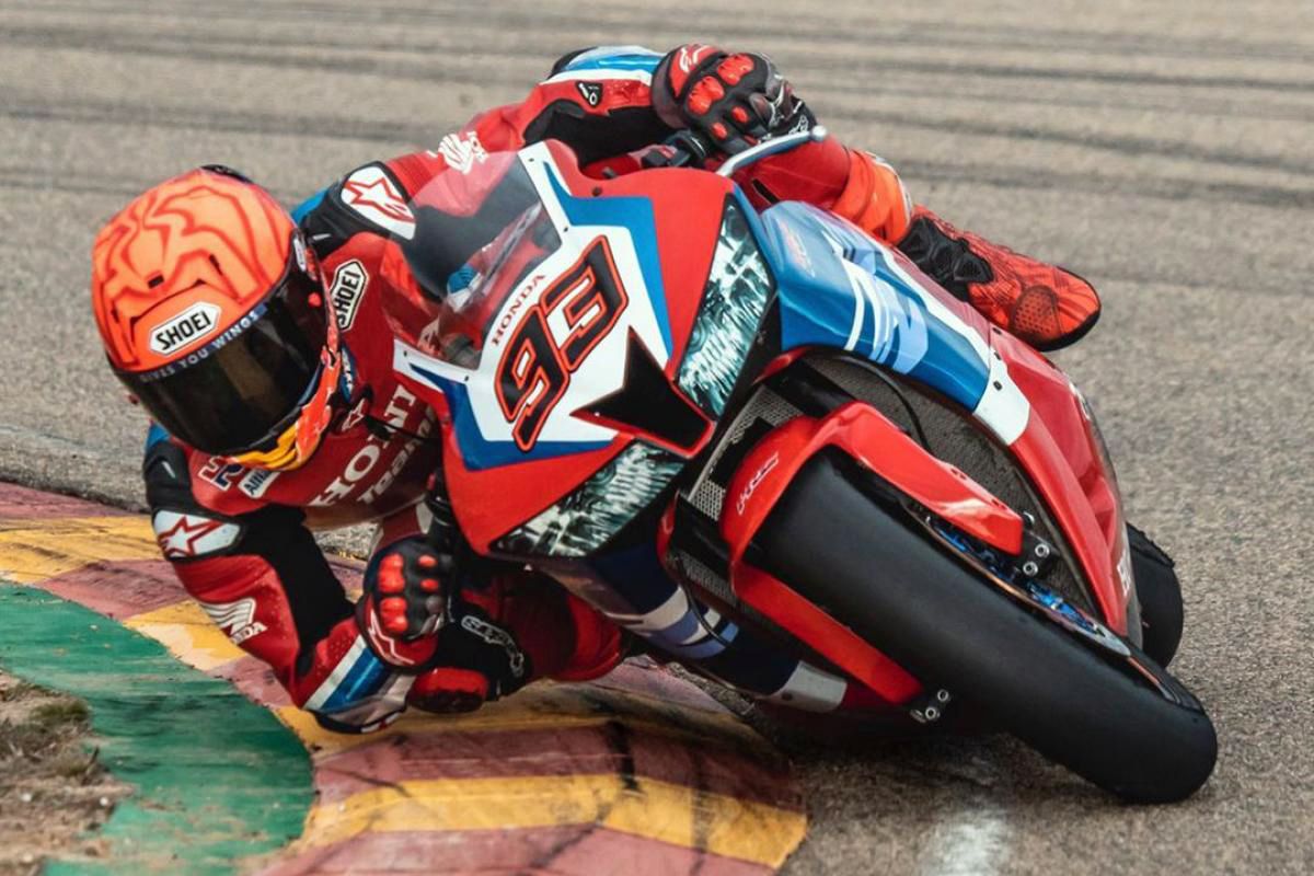 Marc Márquez sobre una Honda CBR600RR en el circuito de MotorLand Aragón.