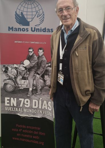 Antonio Veciana y su aventura en Vespa. Antonio Veciana y su aventura en Vespa.