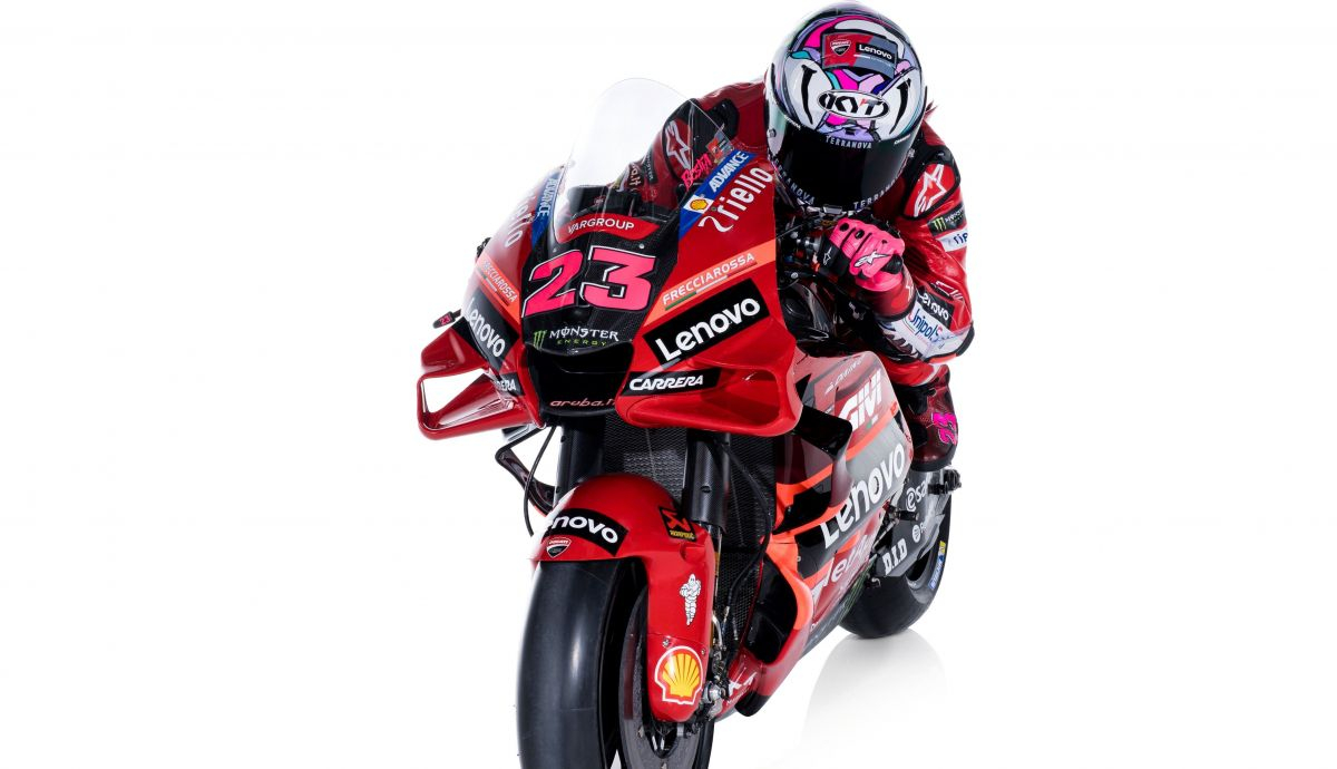 Enea Bastianini sobre su Ducati Desmosedici GP23 del Lenovo para MotoGP 2023 Enea Bastianini sobre su Ducati Desmosedici GP23 del Lenovo para MotoGP 2023
