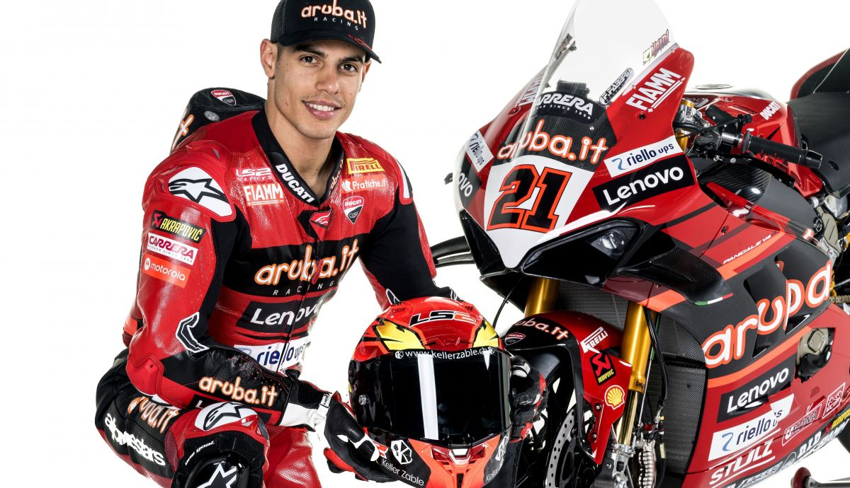 Michael Rinaldi junto a su Ducati Panigale V4R del Aruba.it para WSBK 2023 Michael Rinaldi junto a su Ducati Panigale V4R del Aruba.it para WSBK 2023