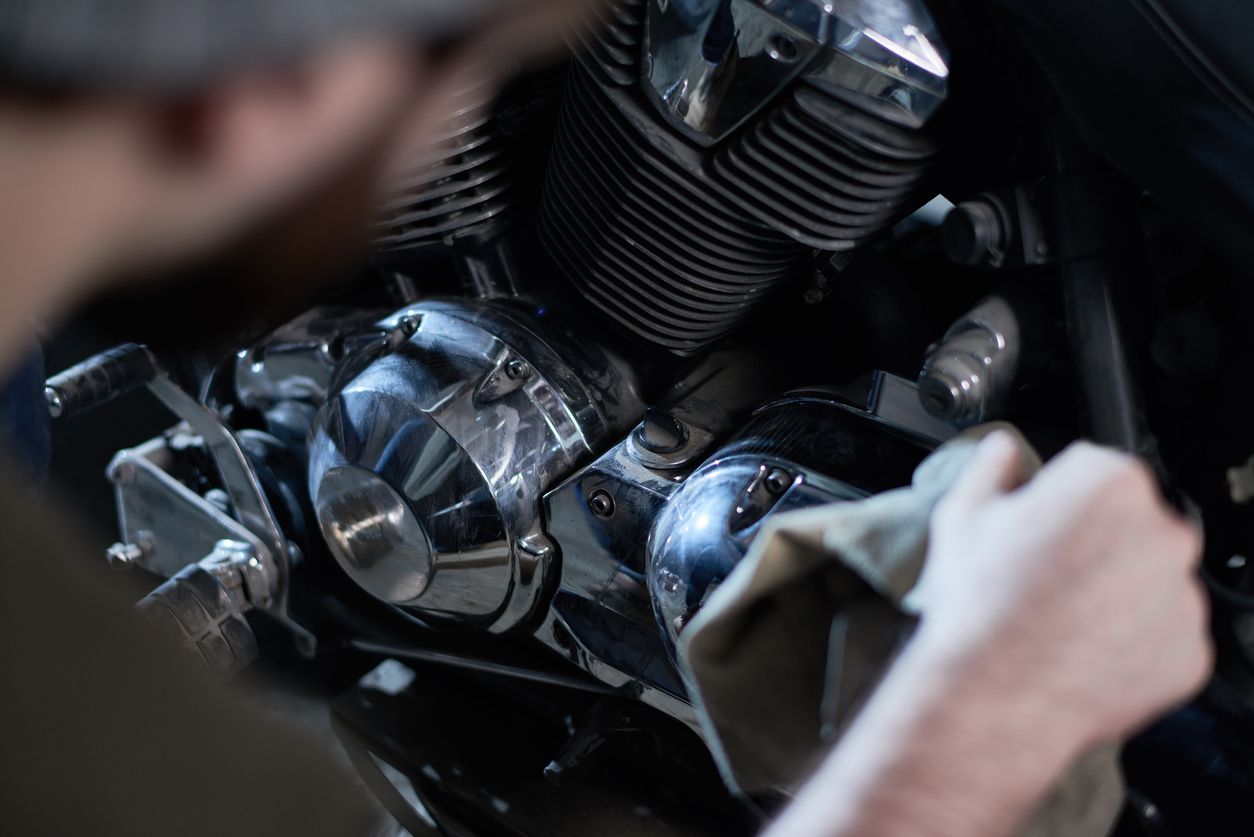 Limpiar el motor de la moto