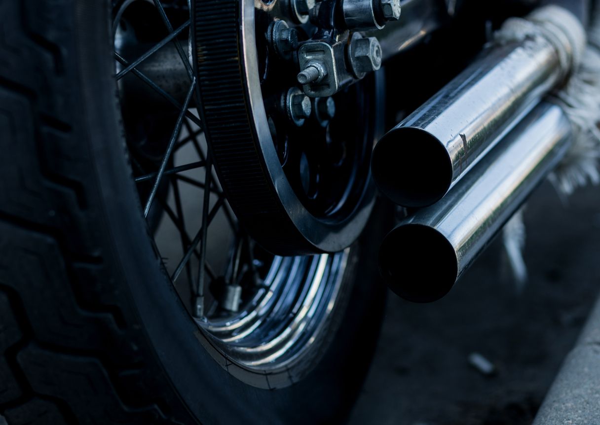 Está permitida una motocicleta con escape libre