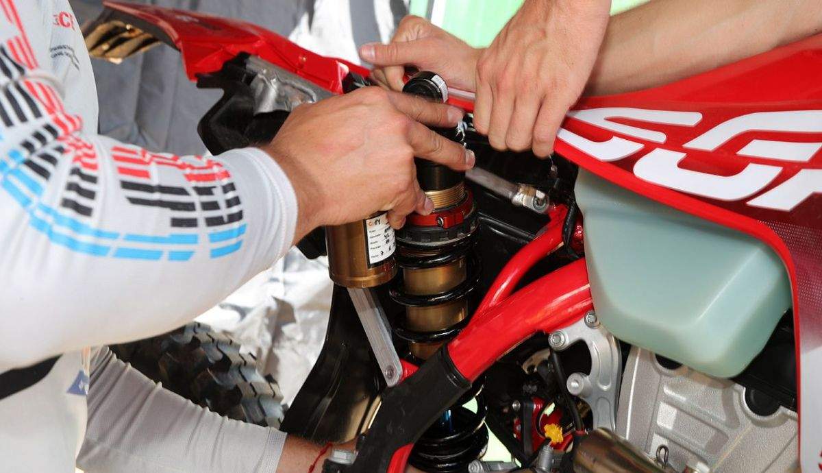 Comparativa suspensiones moto de enduro.