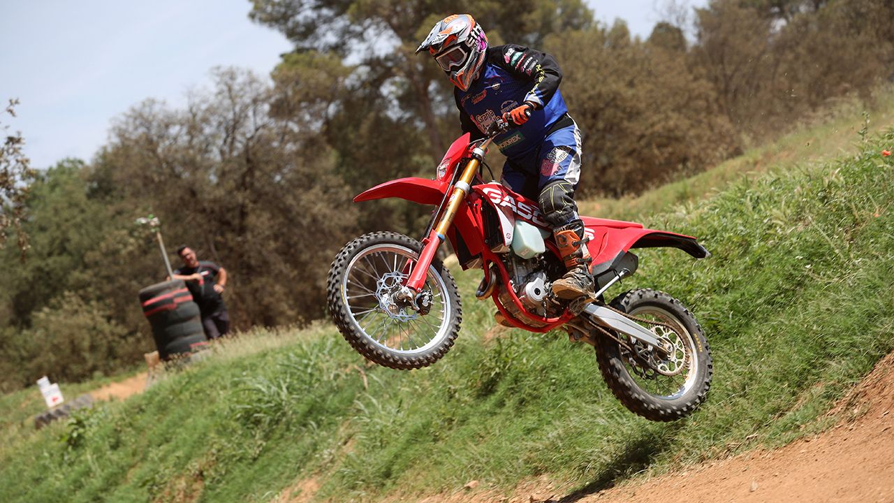 Comparativa suspensiones moto de enduro.