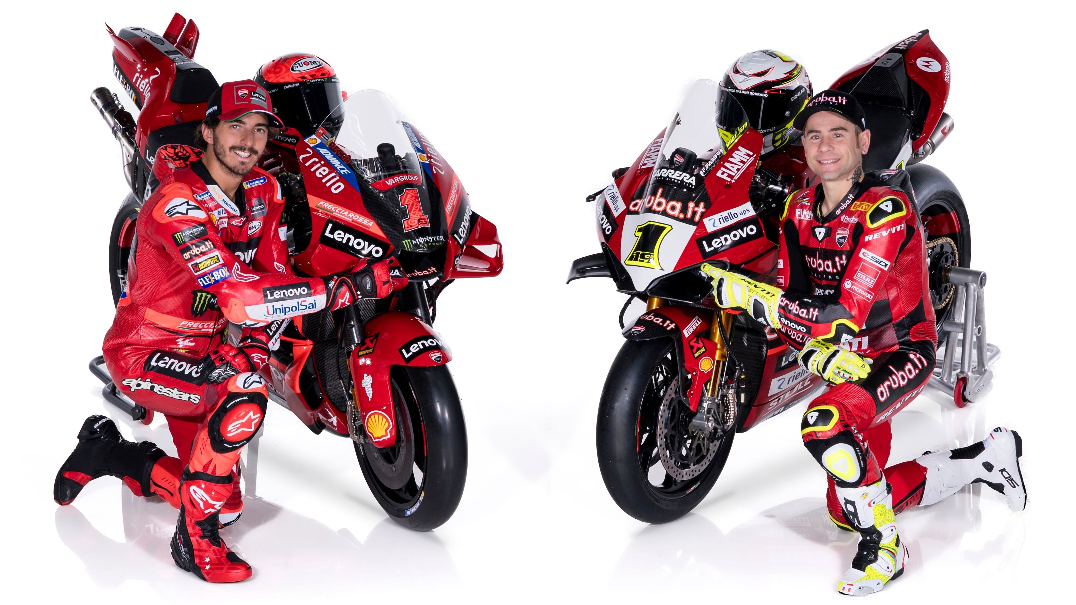 Pecco Bagnaia y Álvaro Bautista junto a sus Ducati número 1 para 2023