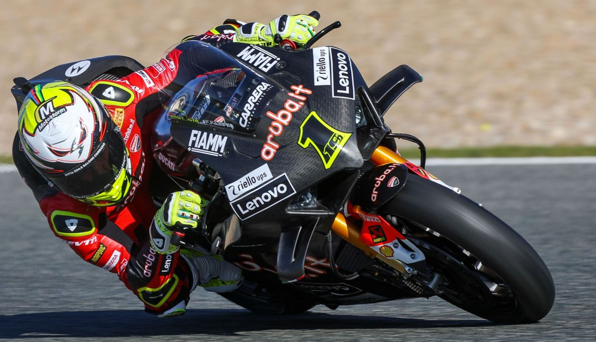 Álvaro Bautista ha estrenado el número en el test WSBK 2023 de Jerez