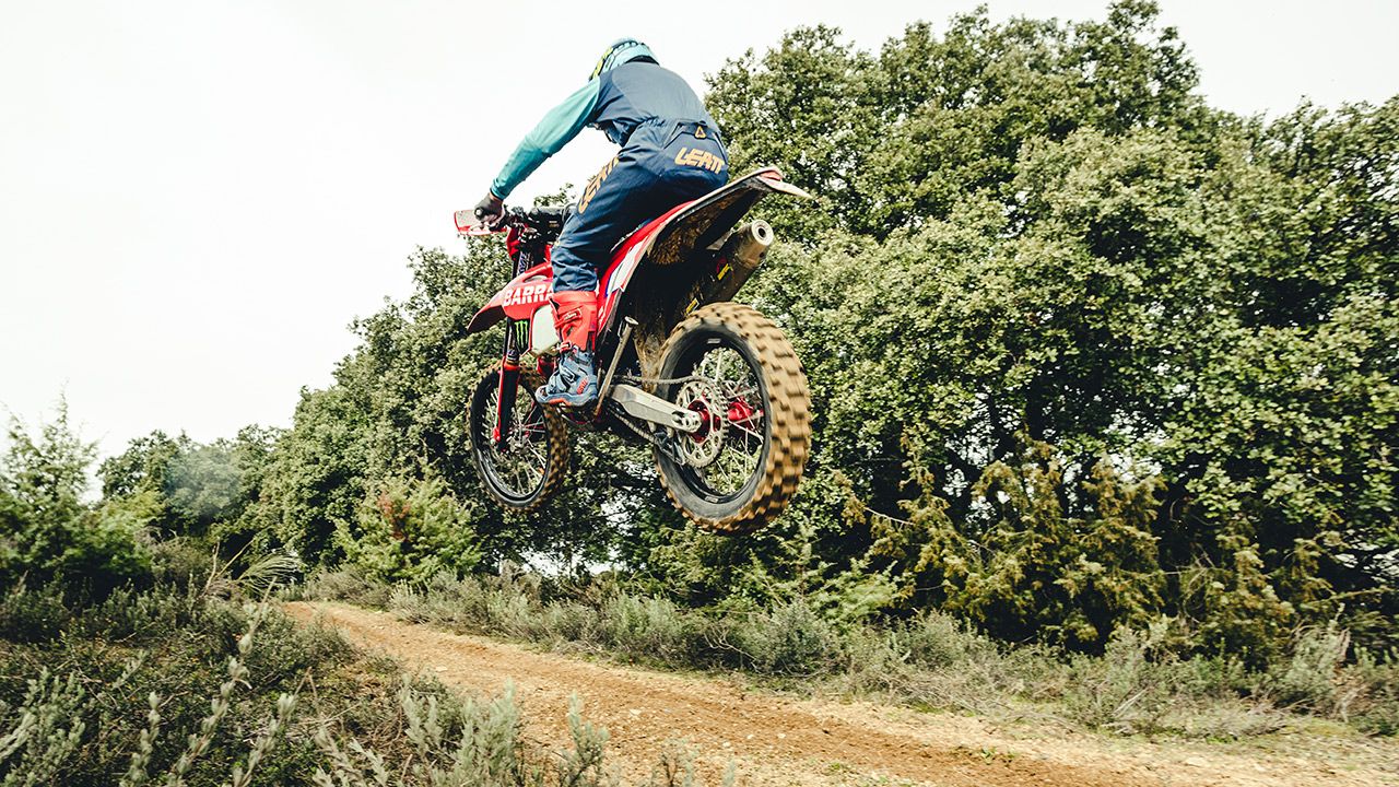 Test suspensiones de enduro "mezcla exótica": amortiguador Sölva y horquilla Kayaba