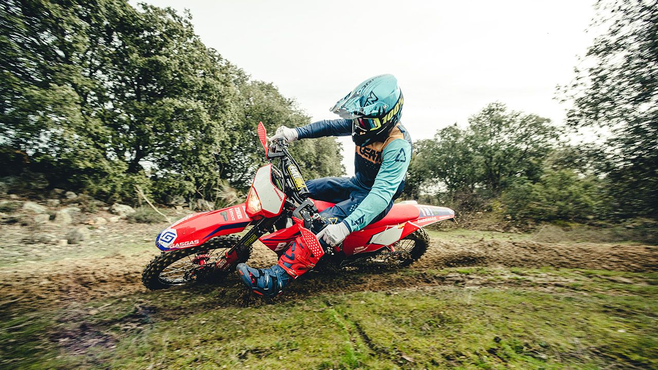 Test suspensiones de enduro "mezcla exótica": amortiguador Sölva y horquilla Kayaba