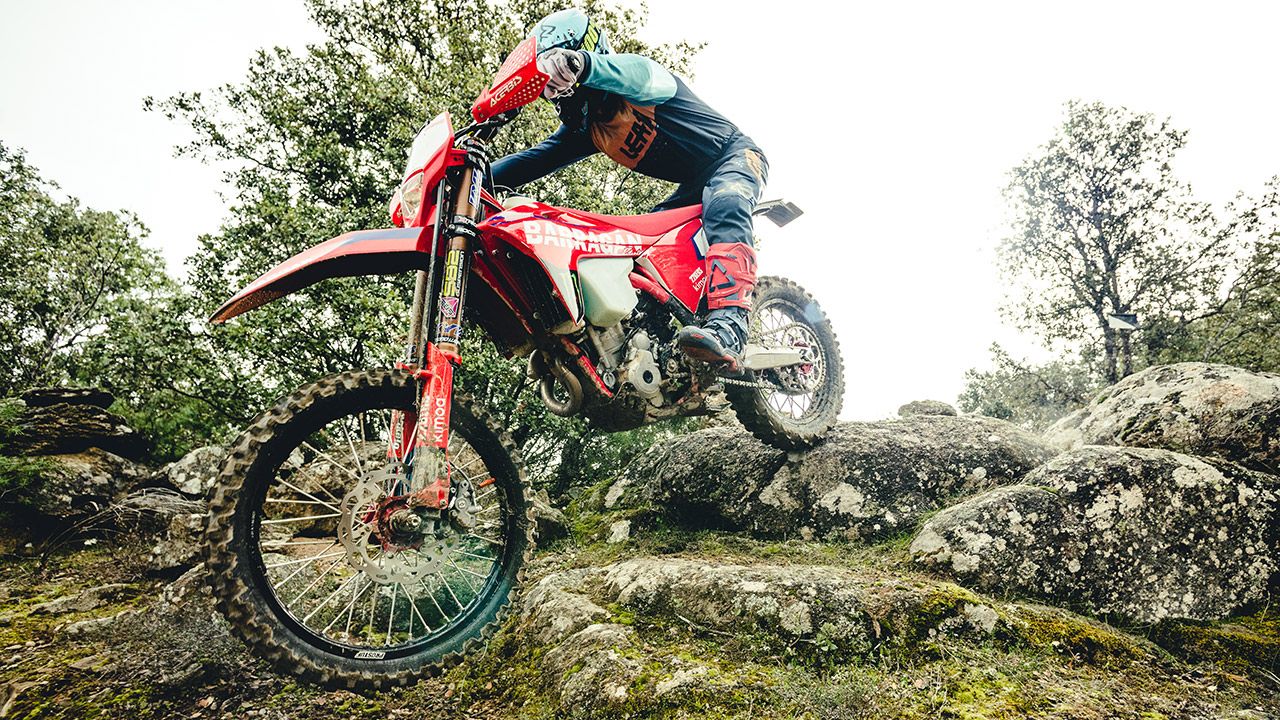 Test suspensiones de enduro "mezcla exótica": amortiguador Sölva y horquilla Kayaba