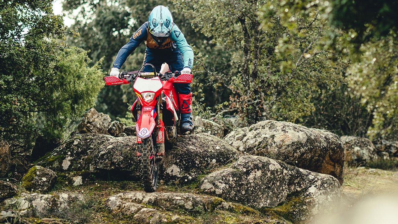 Test suspensiones de enduro "mezcla exótica": amortiguador Sölva y horquilla Kayaba